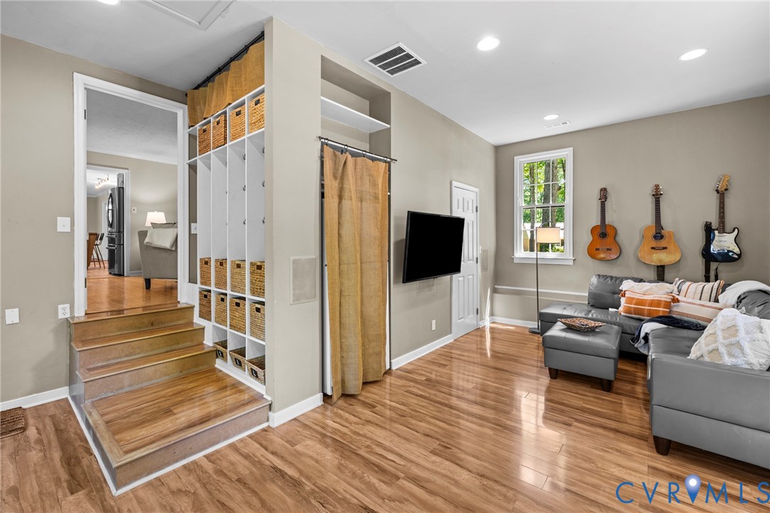 1700 Winding Way
