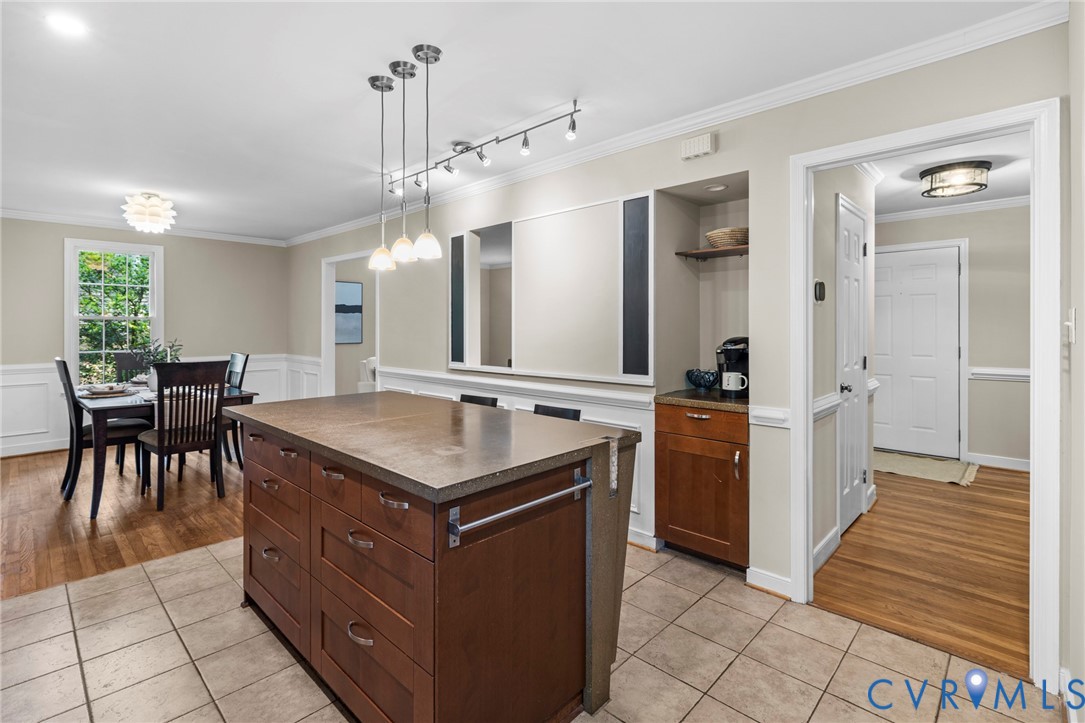 1700 Winding Way