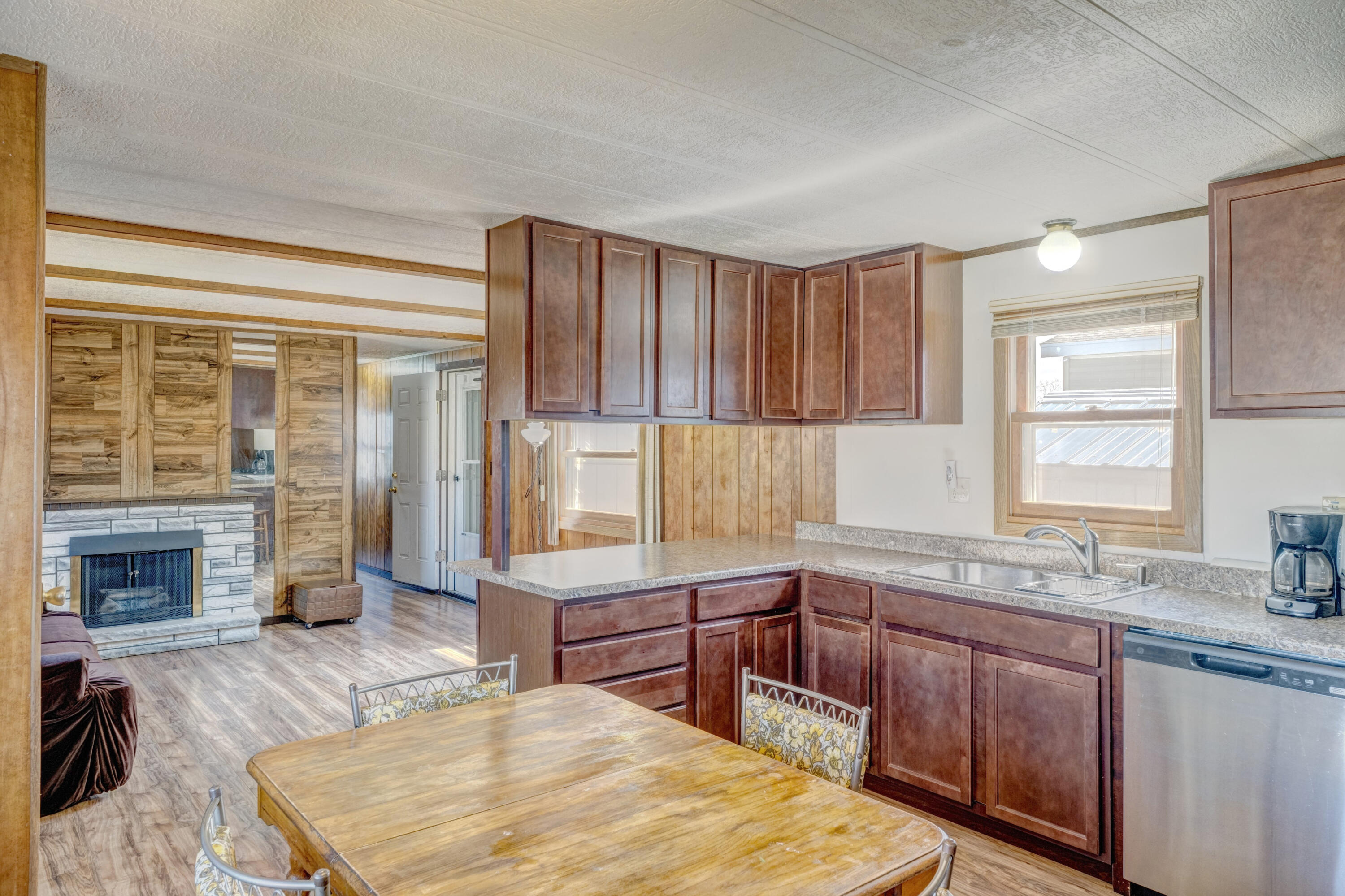 1511 Mydland Road, 185