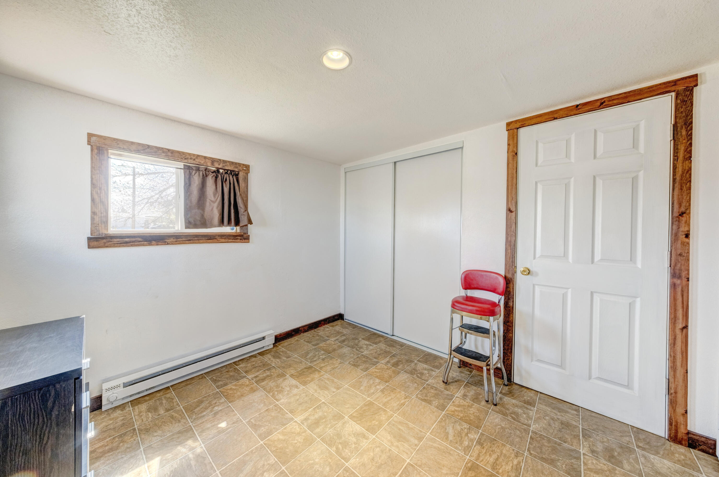 1511 Mydland Road, 185