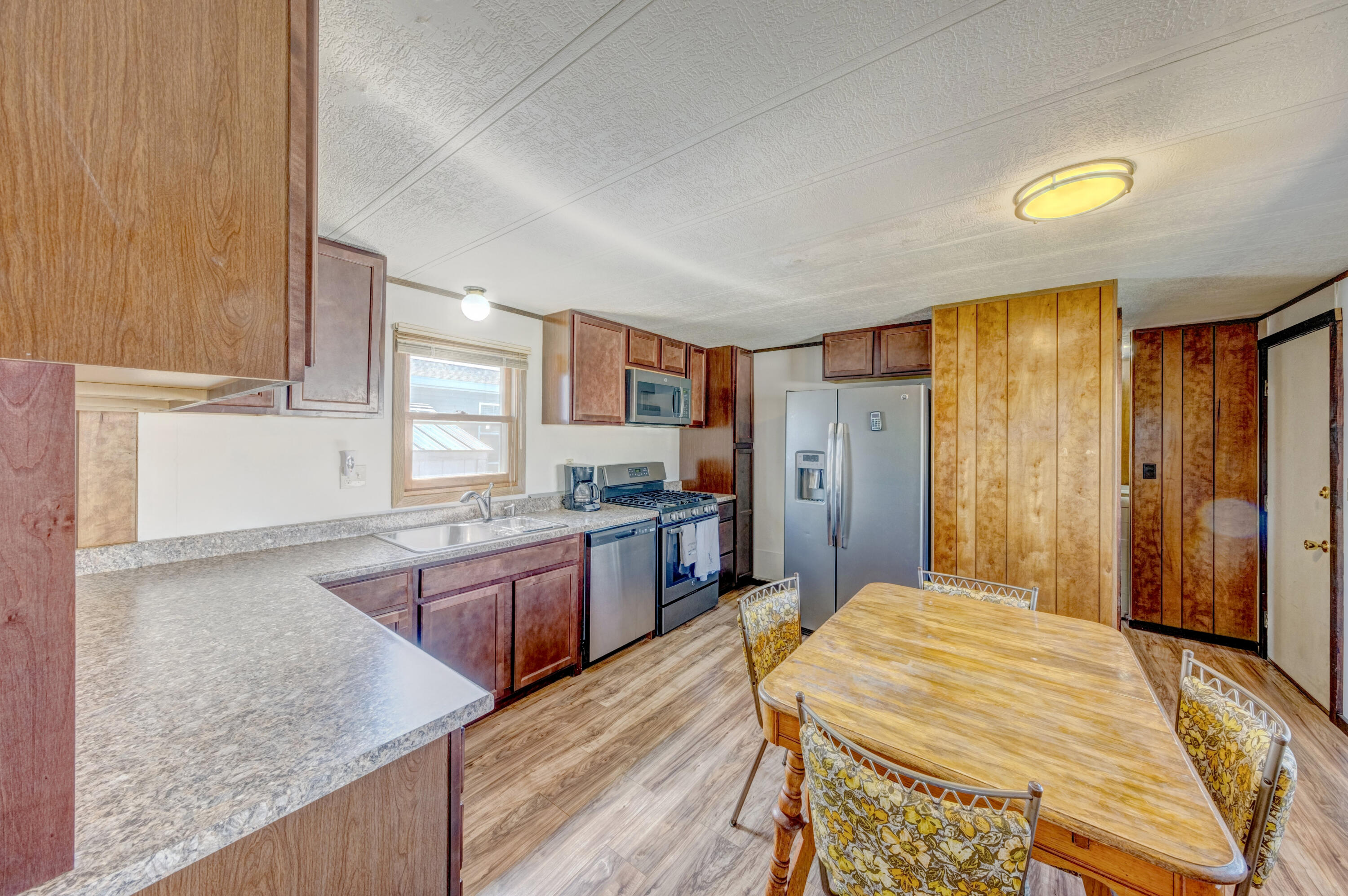 1511 Mydland Road, 185