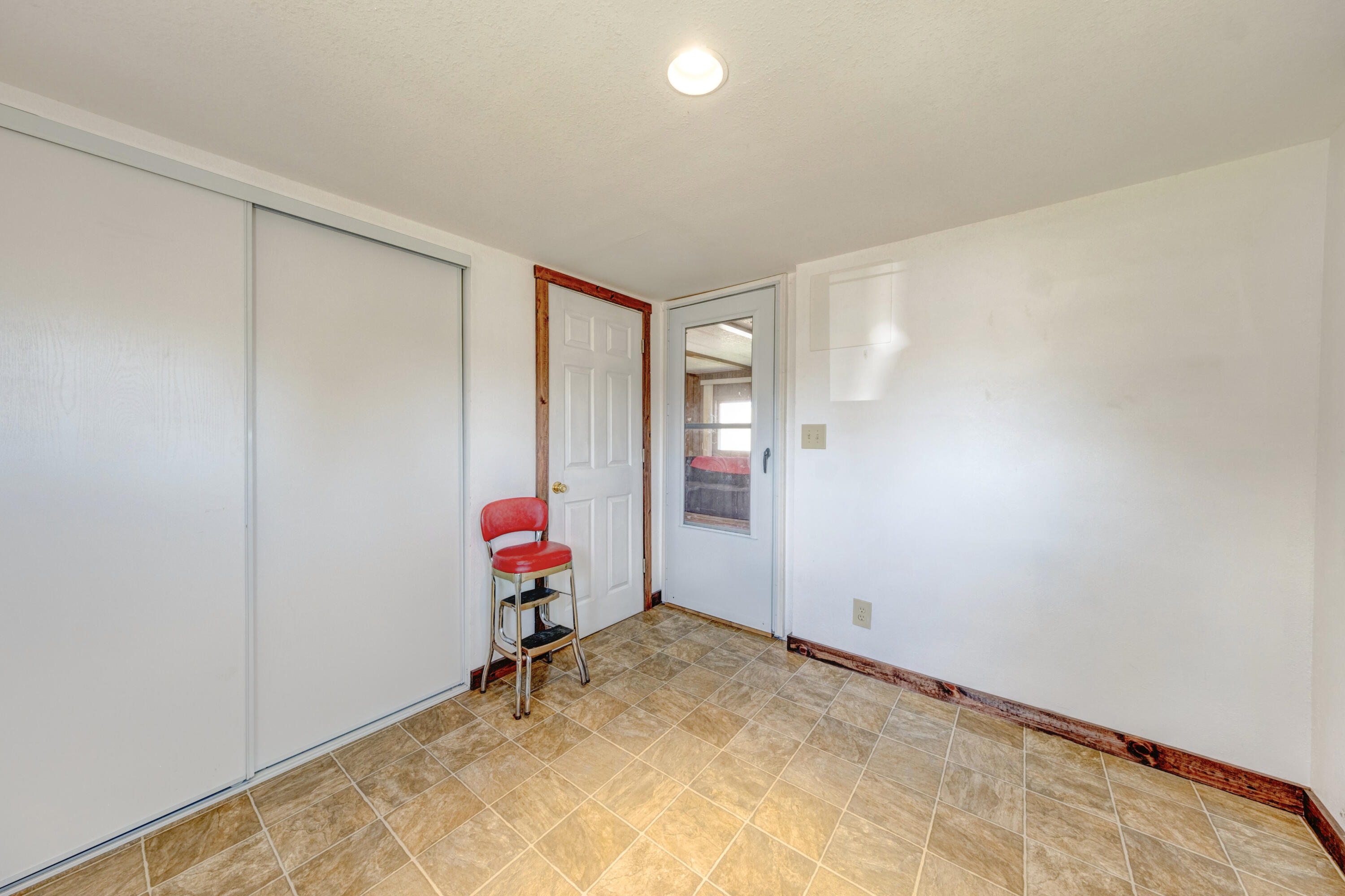 1511 Mydland Road, 185