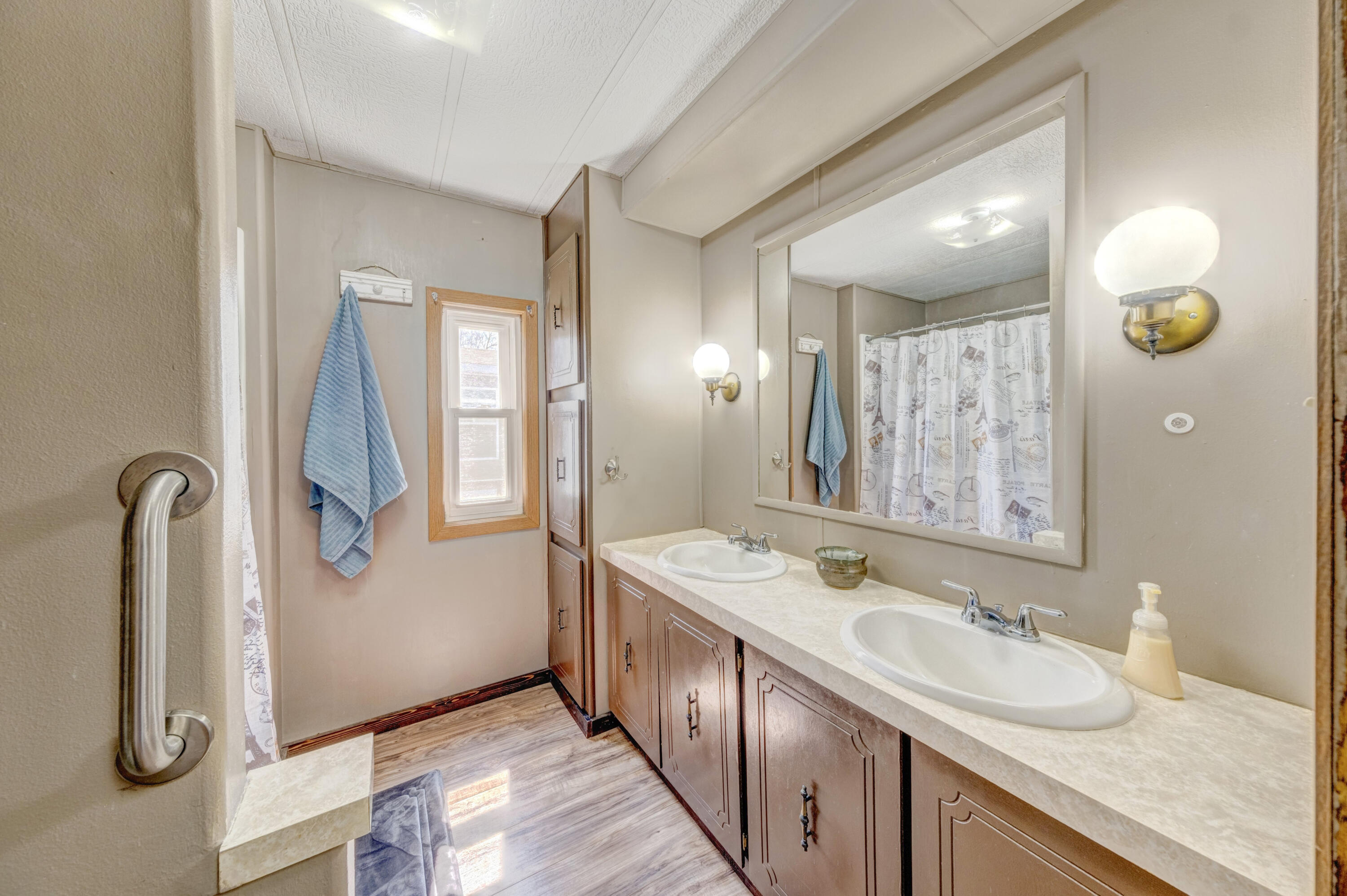 1511 Mydland Road, 185
