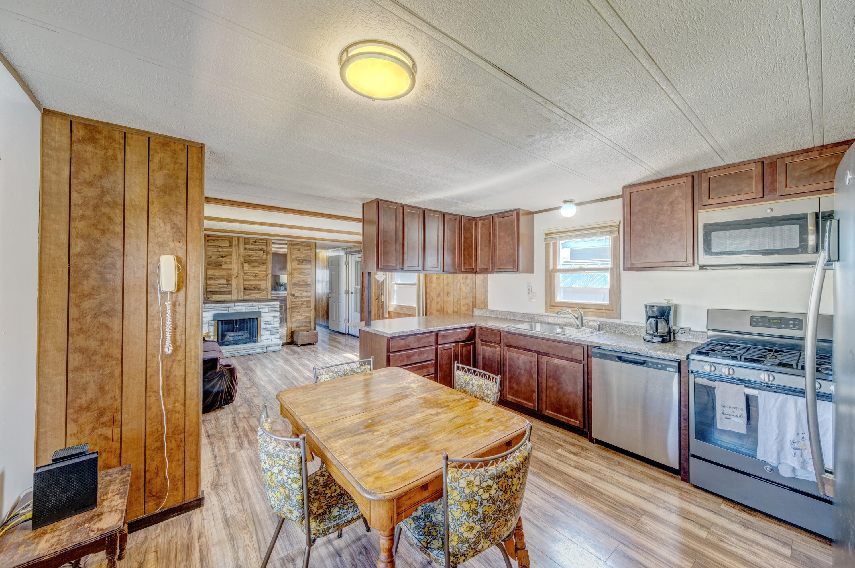 1511 Mydland Road, 185