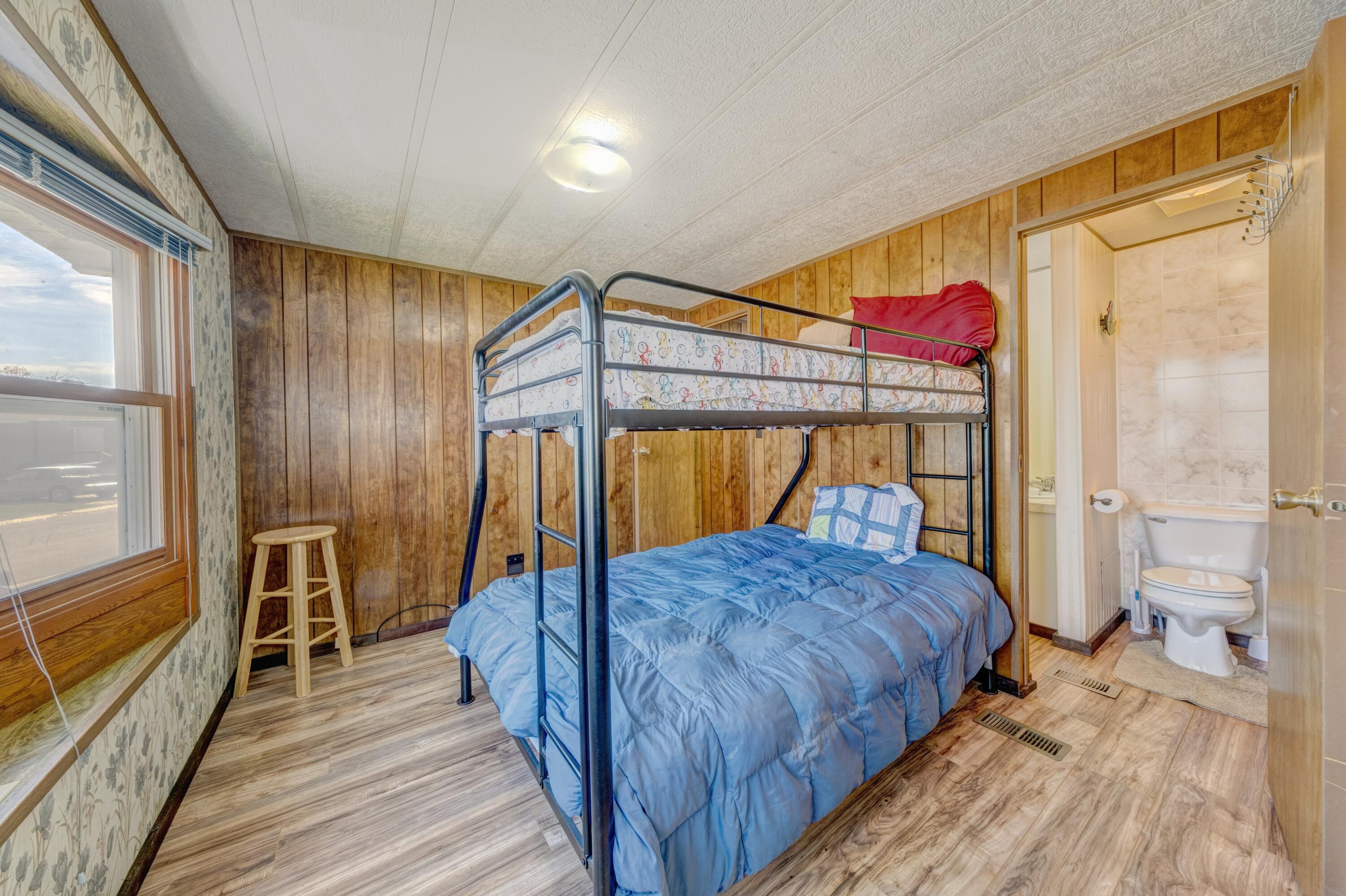 1511 Mydland Road, 185