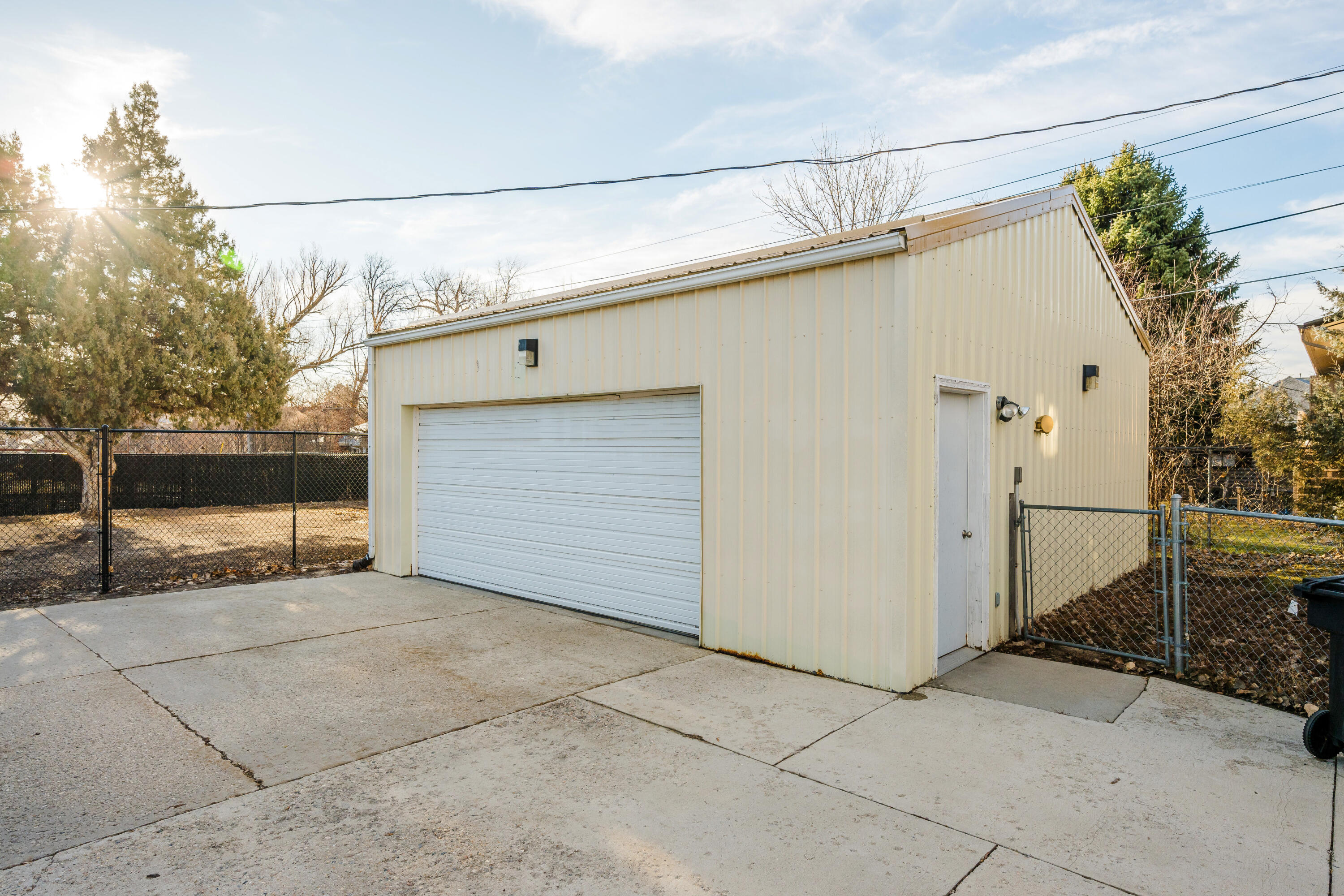 748 W Loucks Street