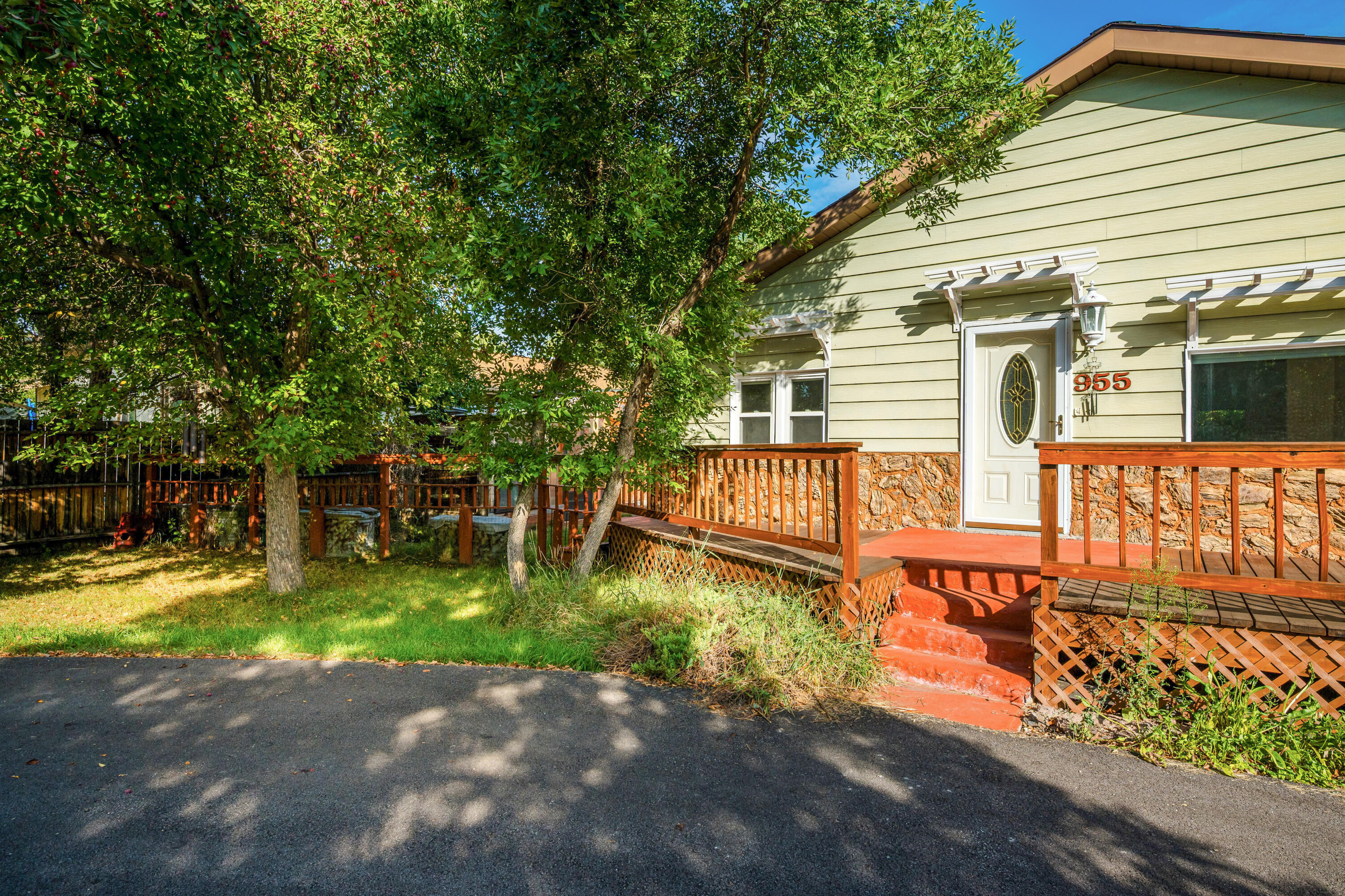 955 Leopard Street