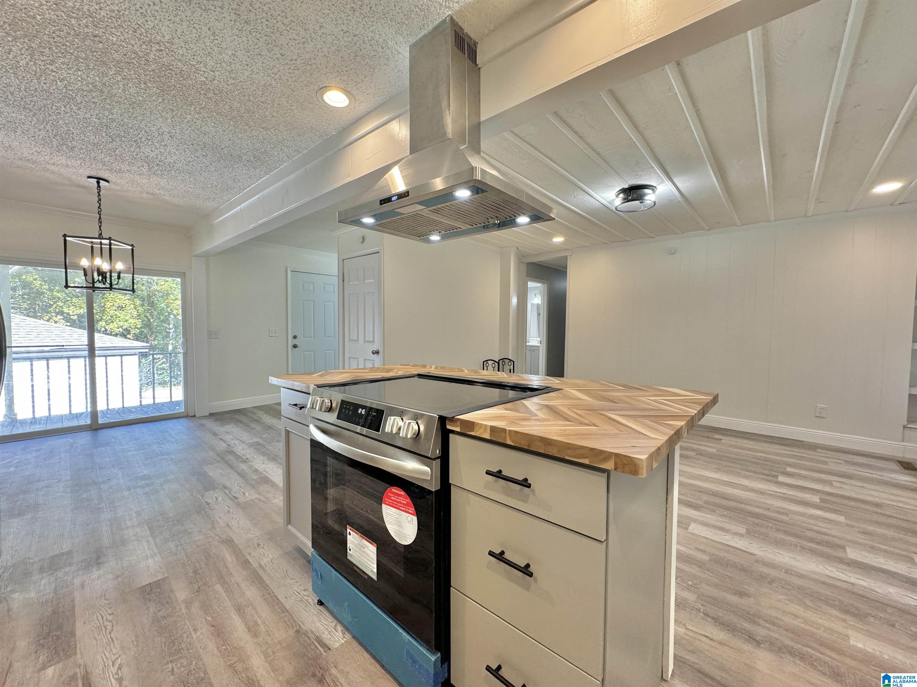 447 OAK HILL CIRCLE