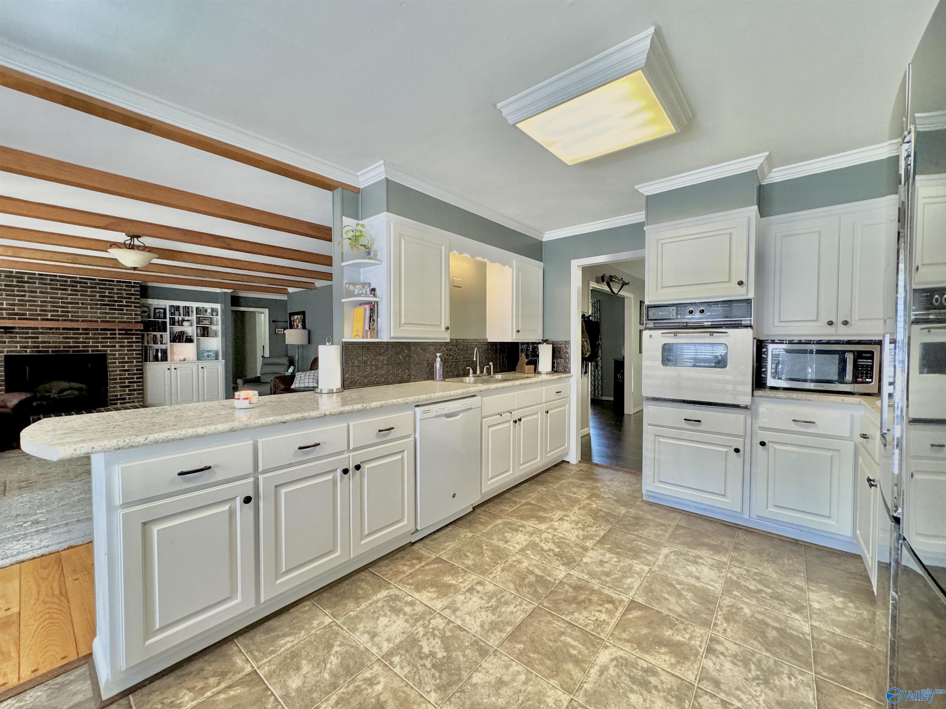 955 Military Street S