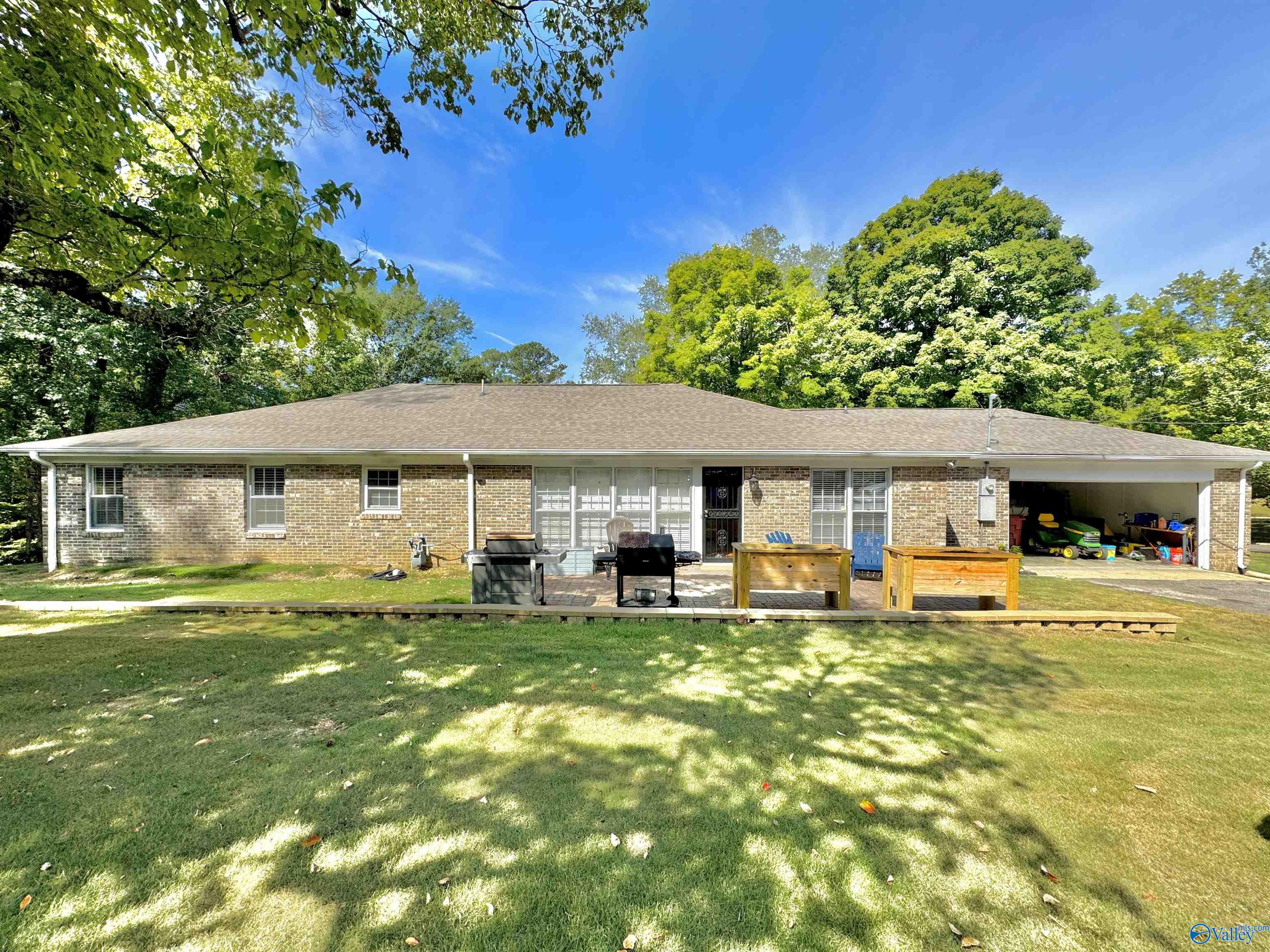 955 Military Street S