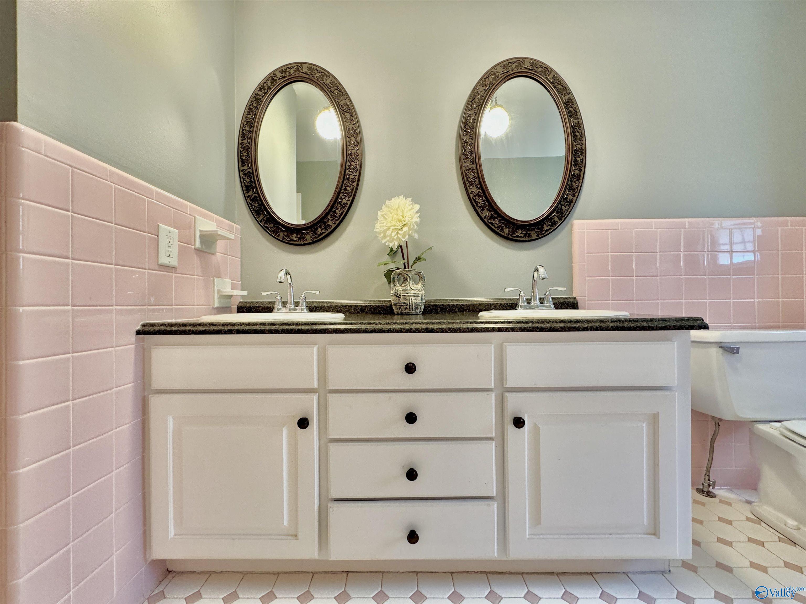 955 Military Street S