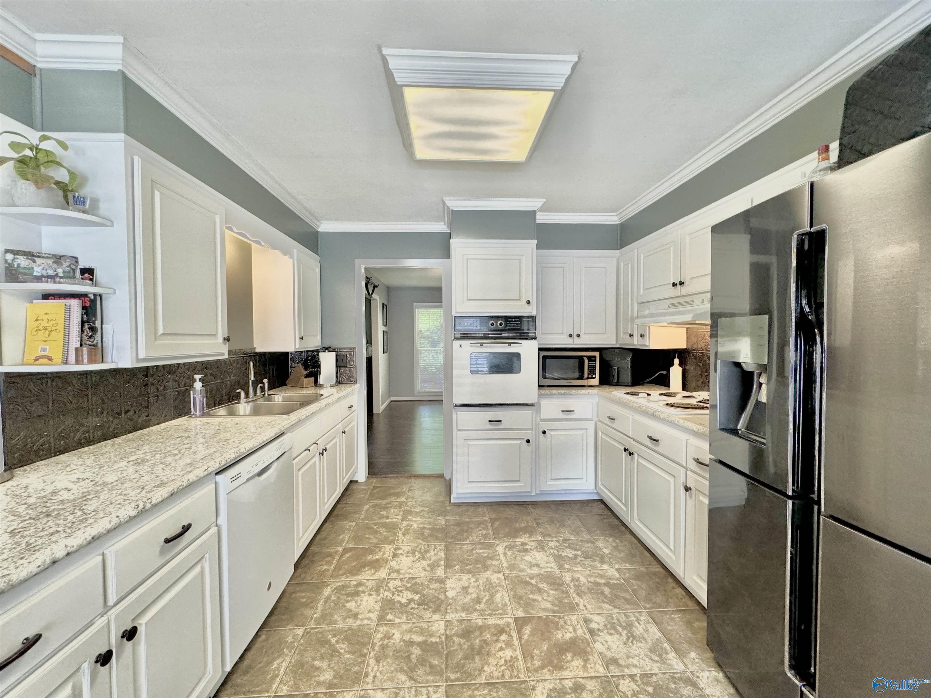 955 Military Street S