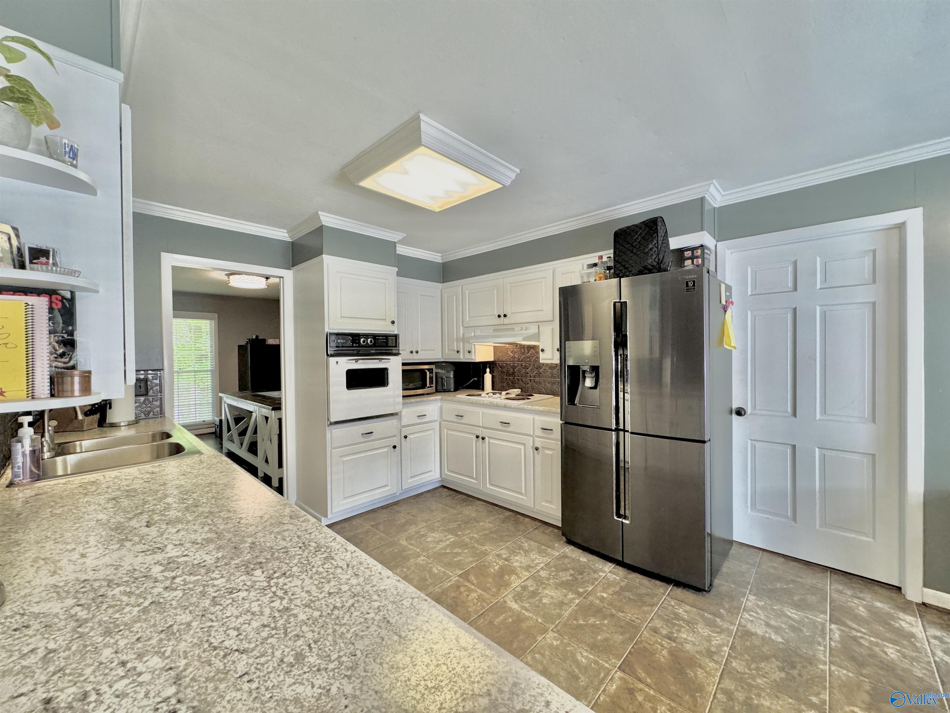 955 Military Street S