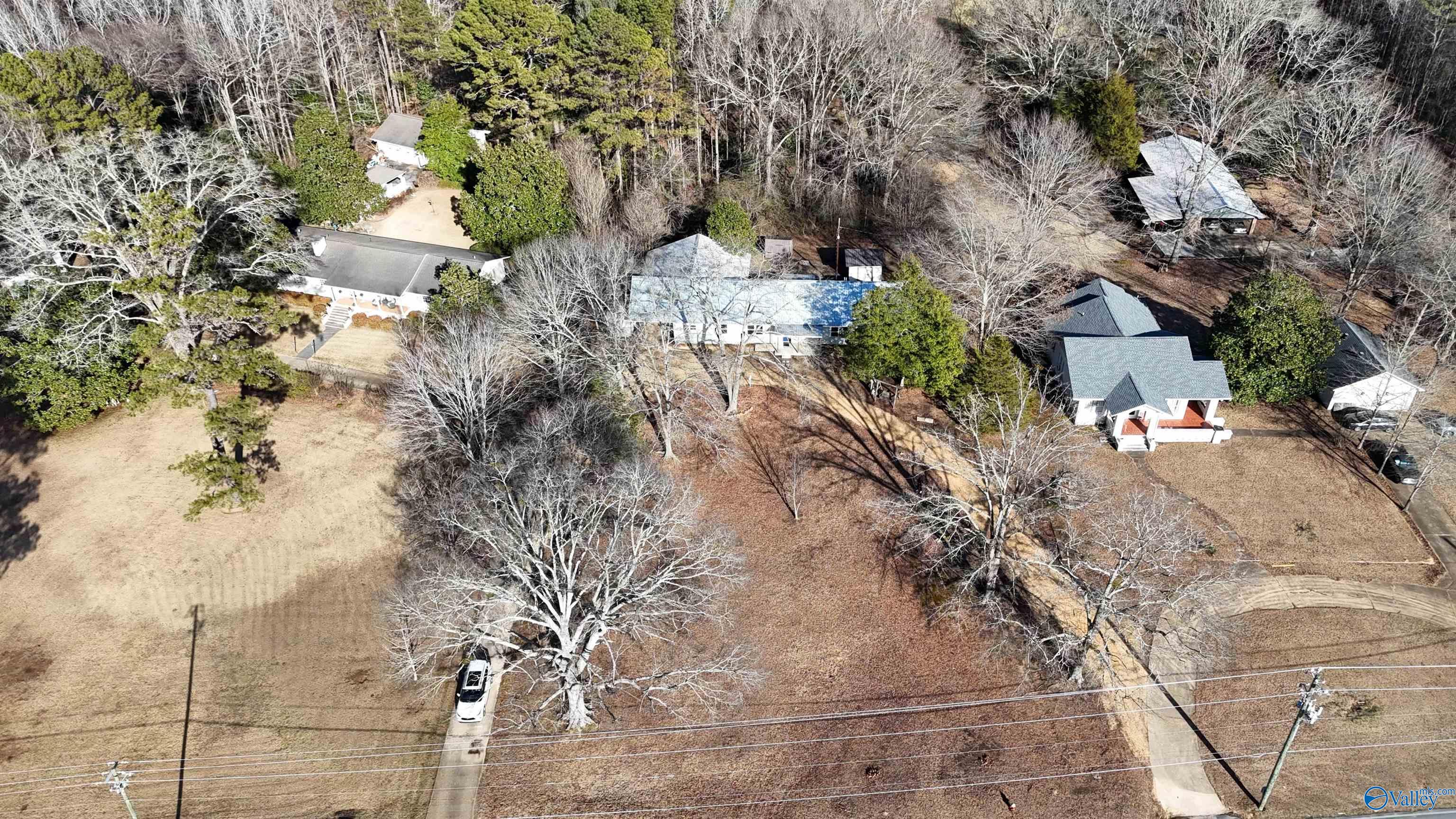 8266 US Highway 43