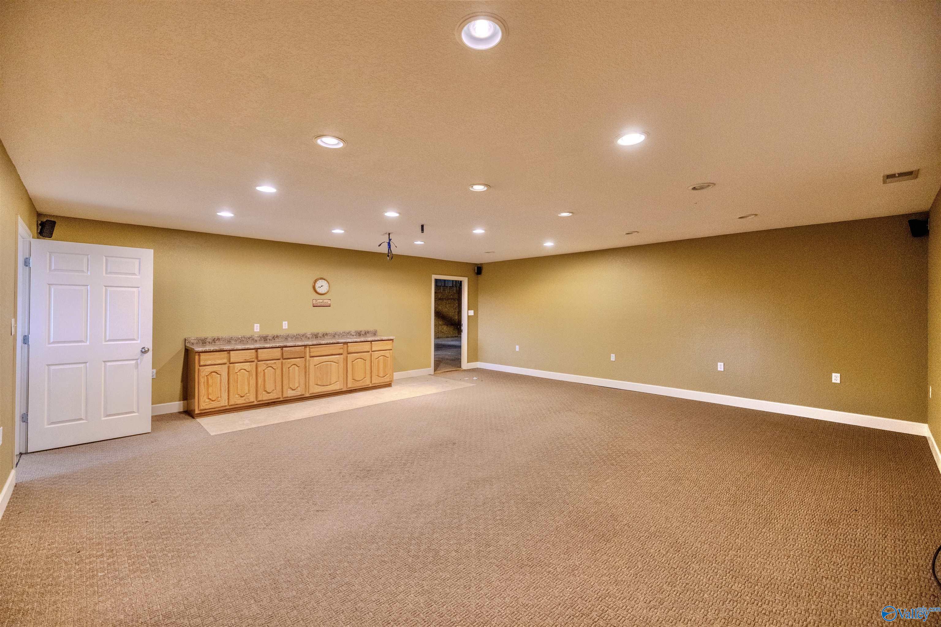 1600 Military Street N