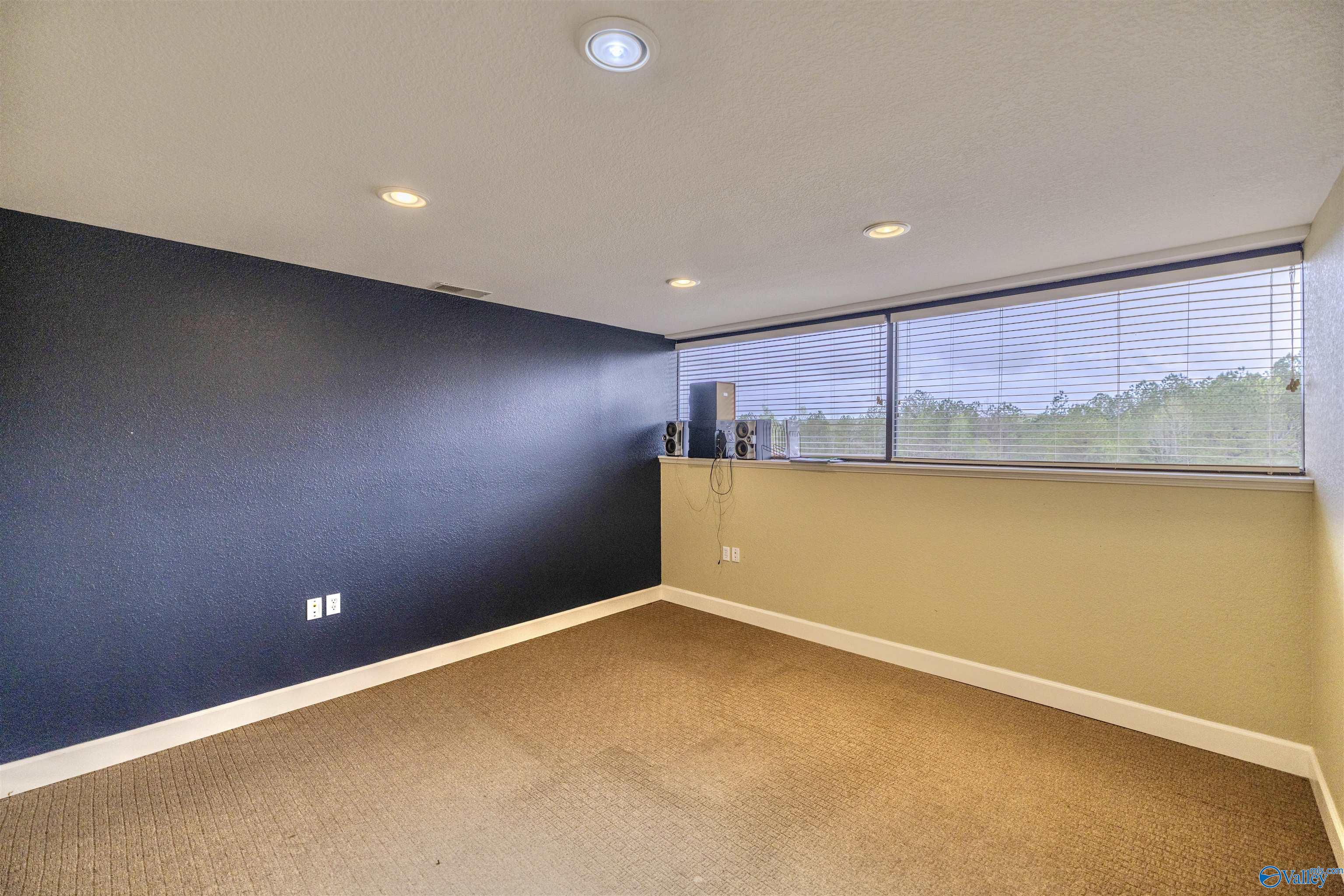 1600 Military Street N