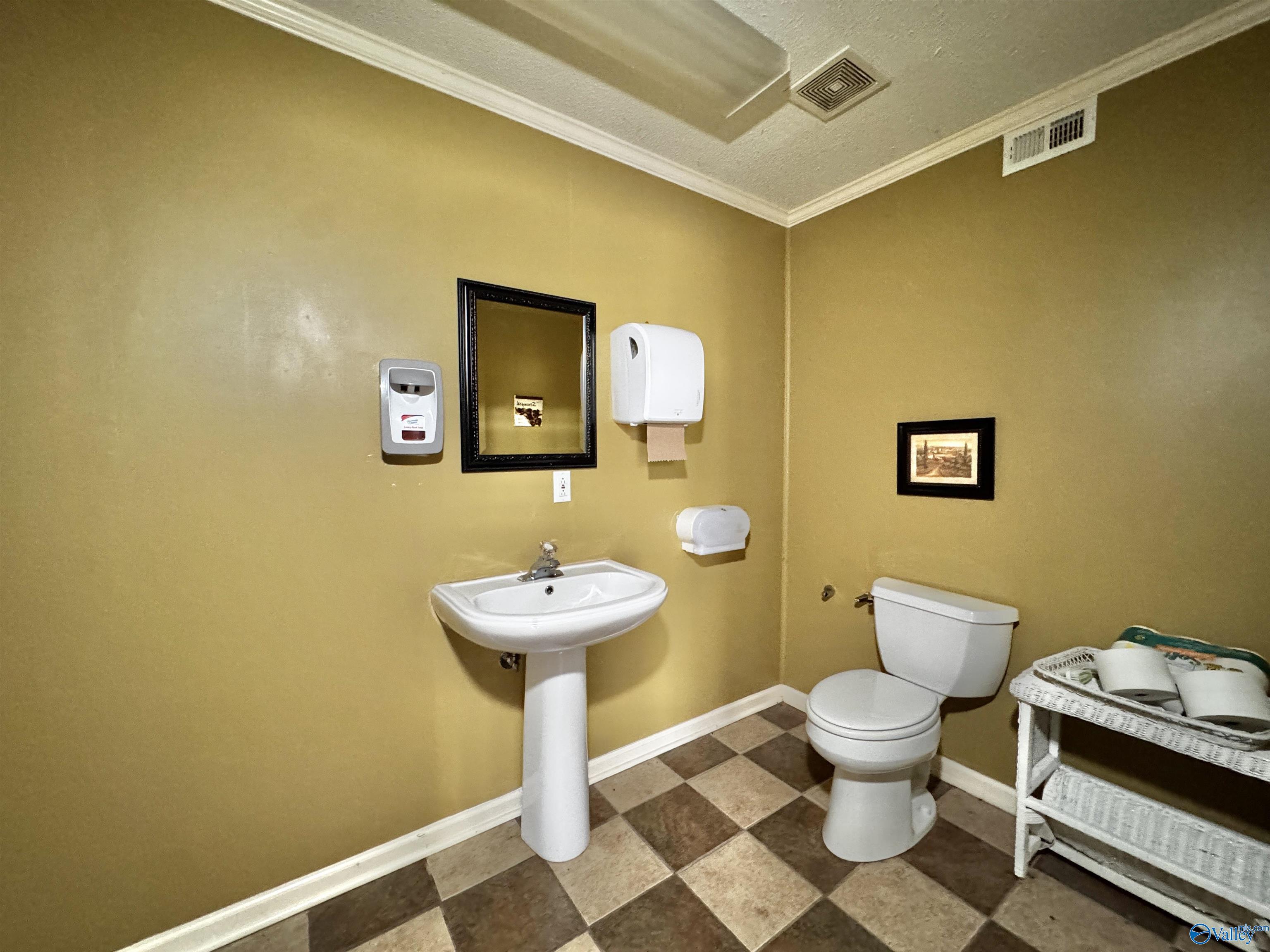 1600 Military Street N