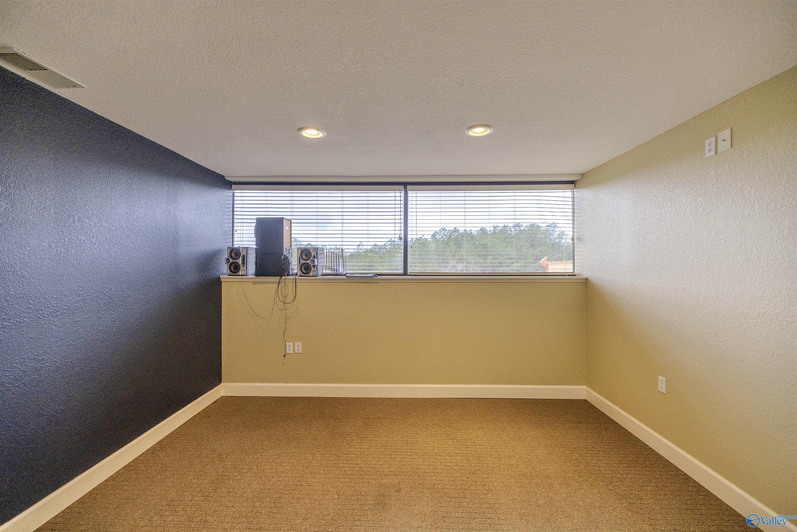 1600 Military Street N