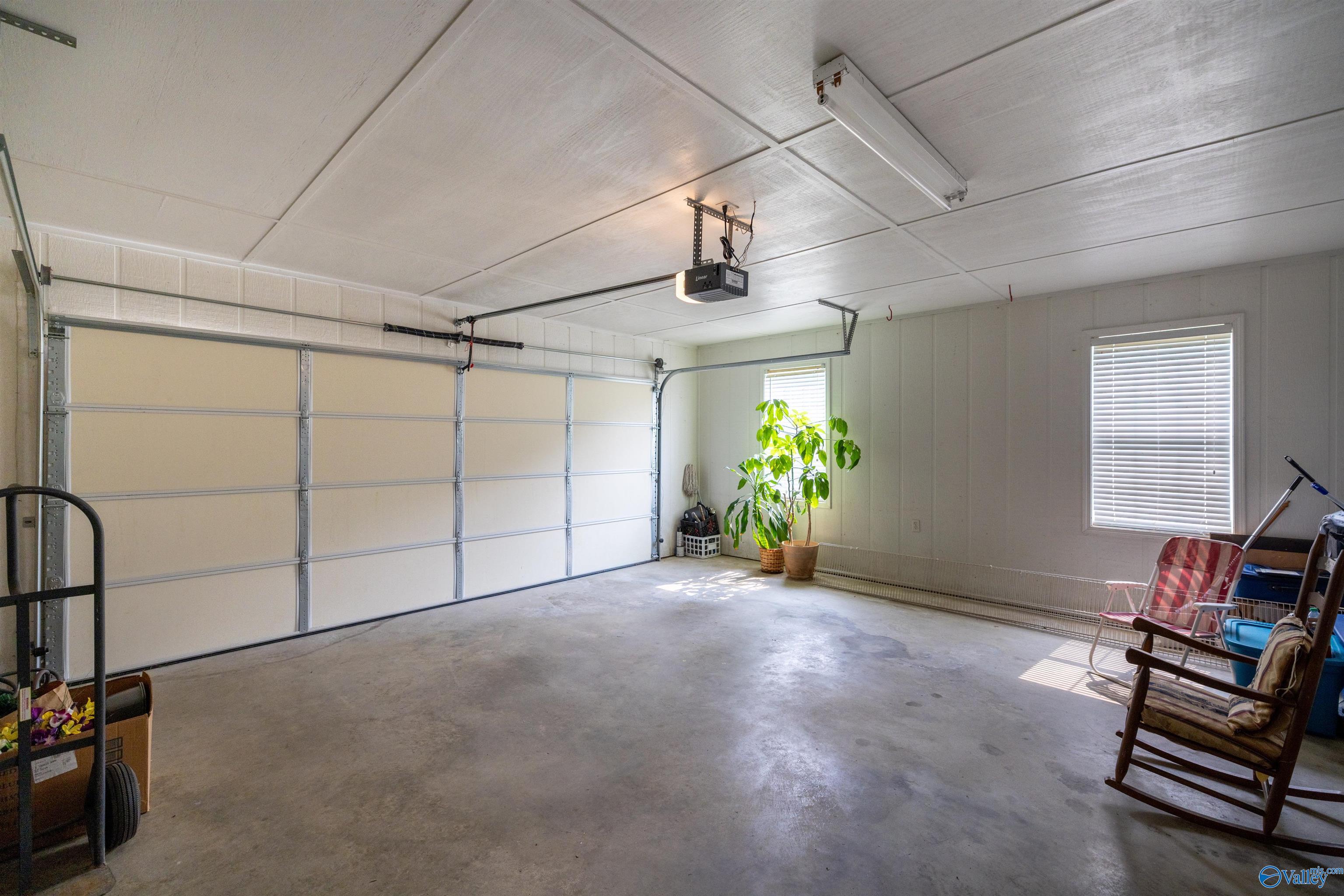 453 Meadowood Avenue