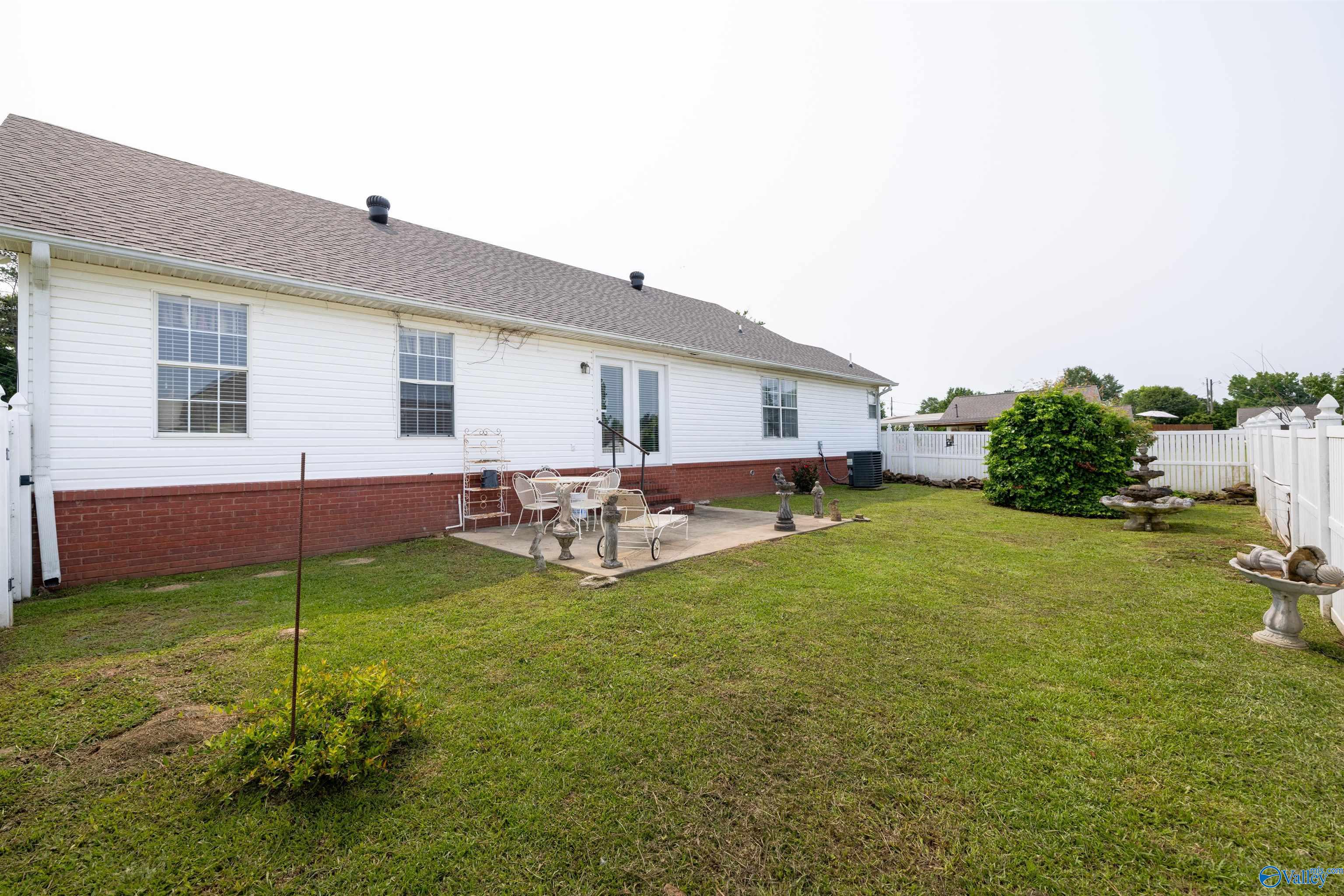 453 Meadowood Avenue