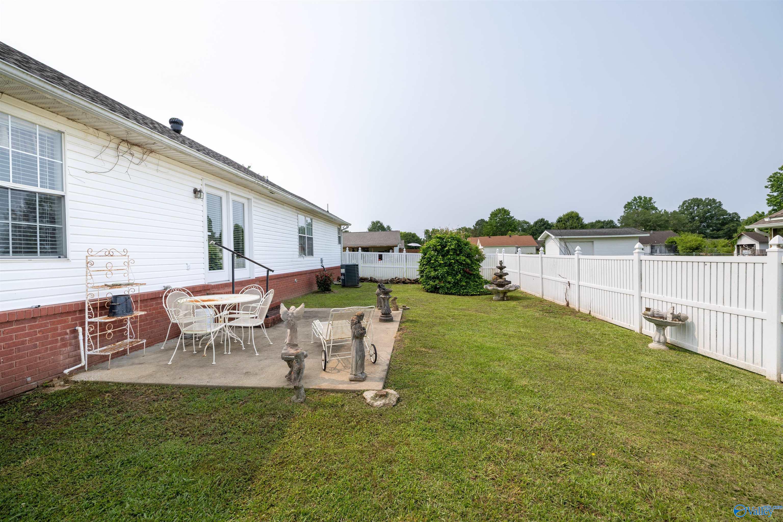 453 Meadowood Avenue