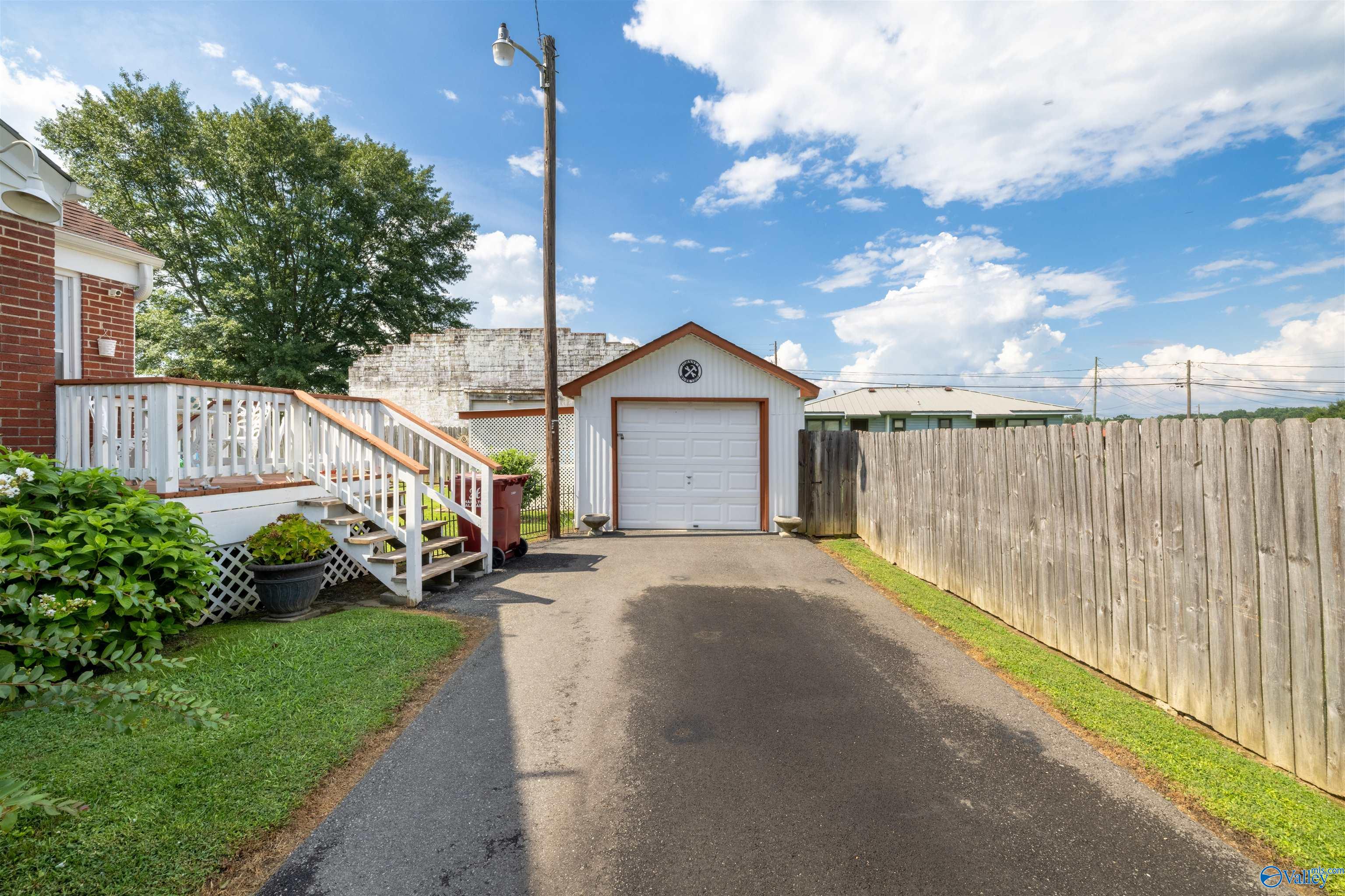 165 3rd Avenue SE