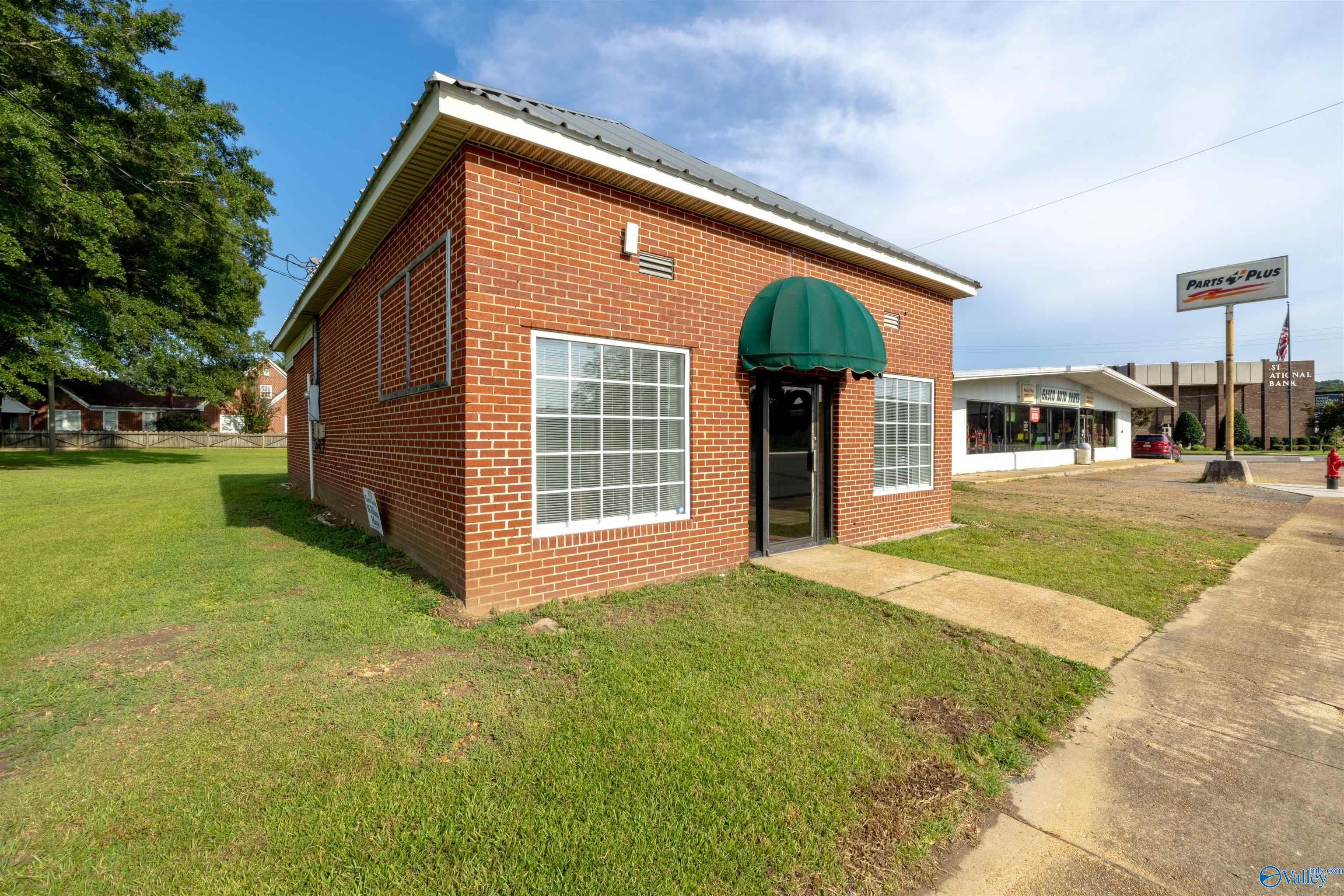 281 Military Street S