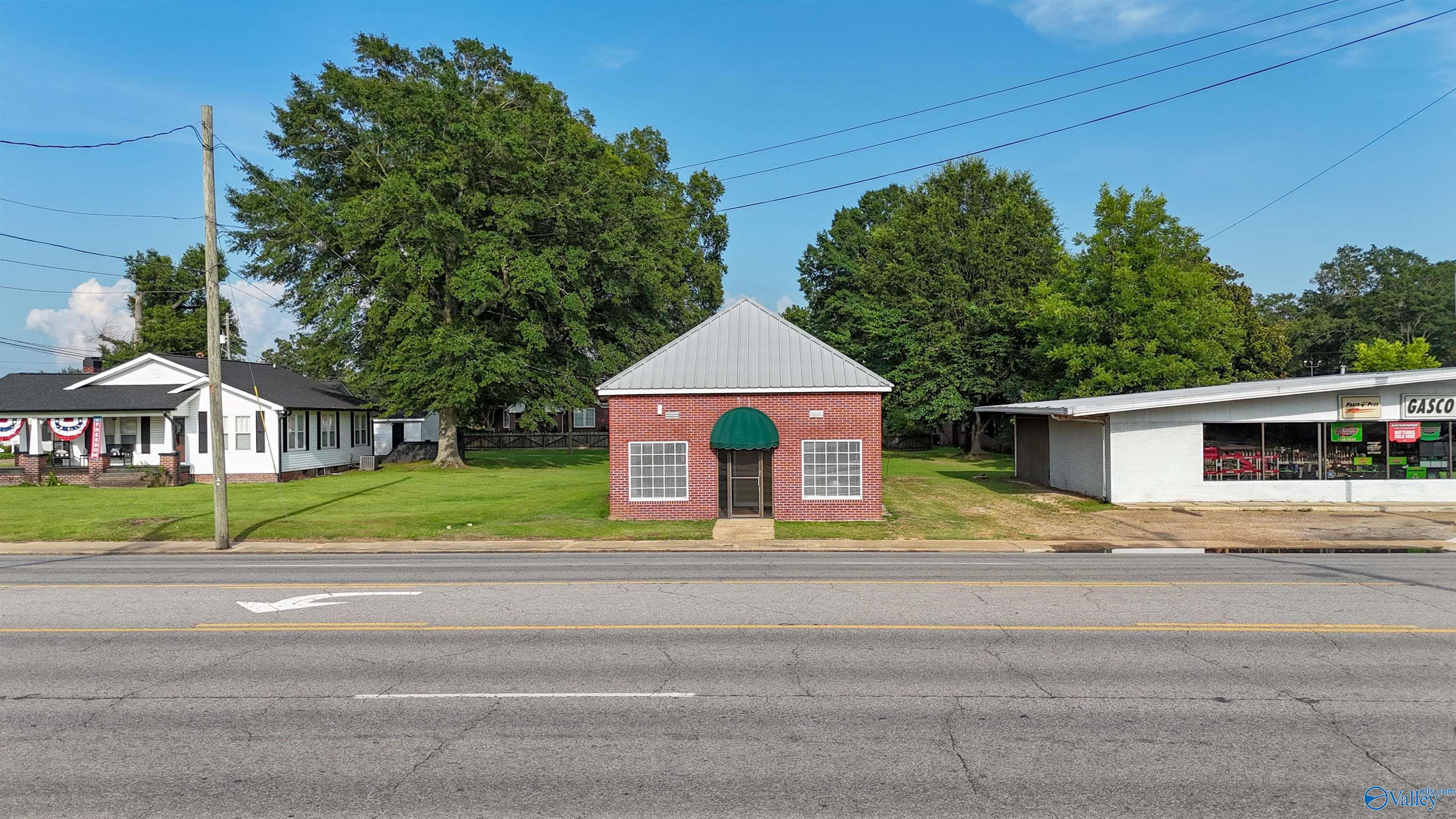 281 Military Street S