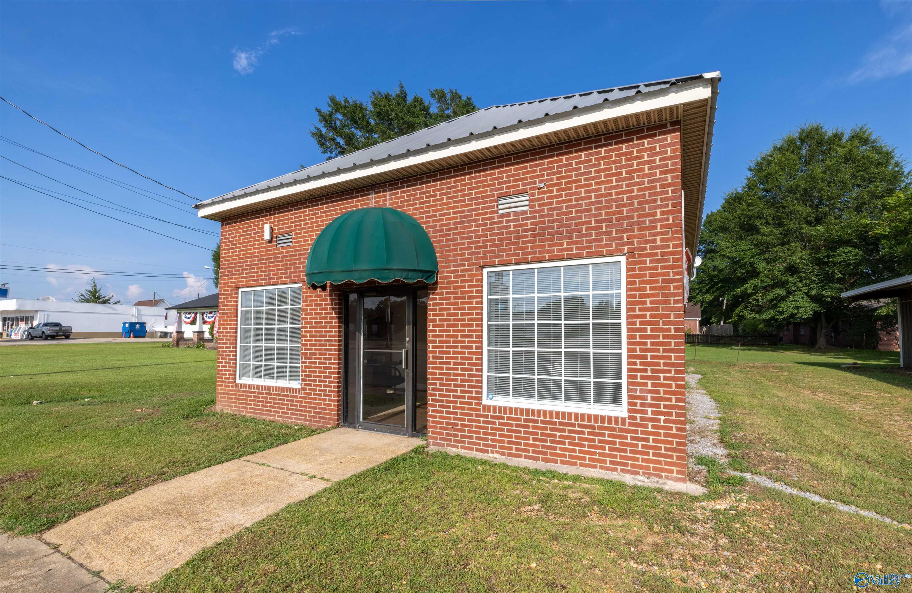 281 Military Street S