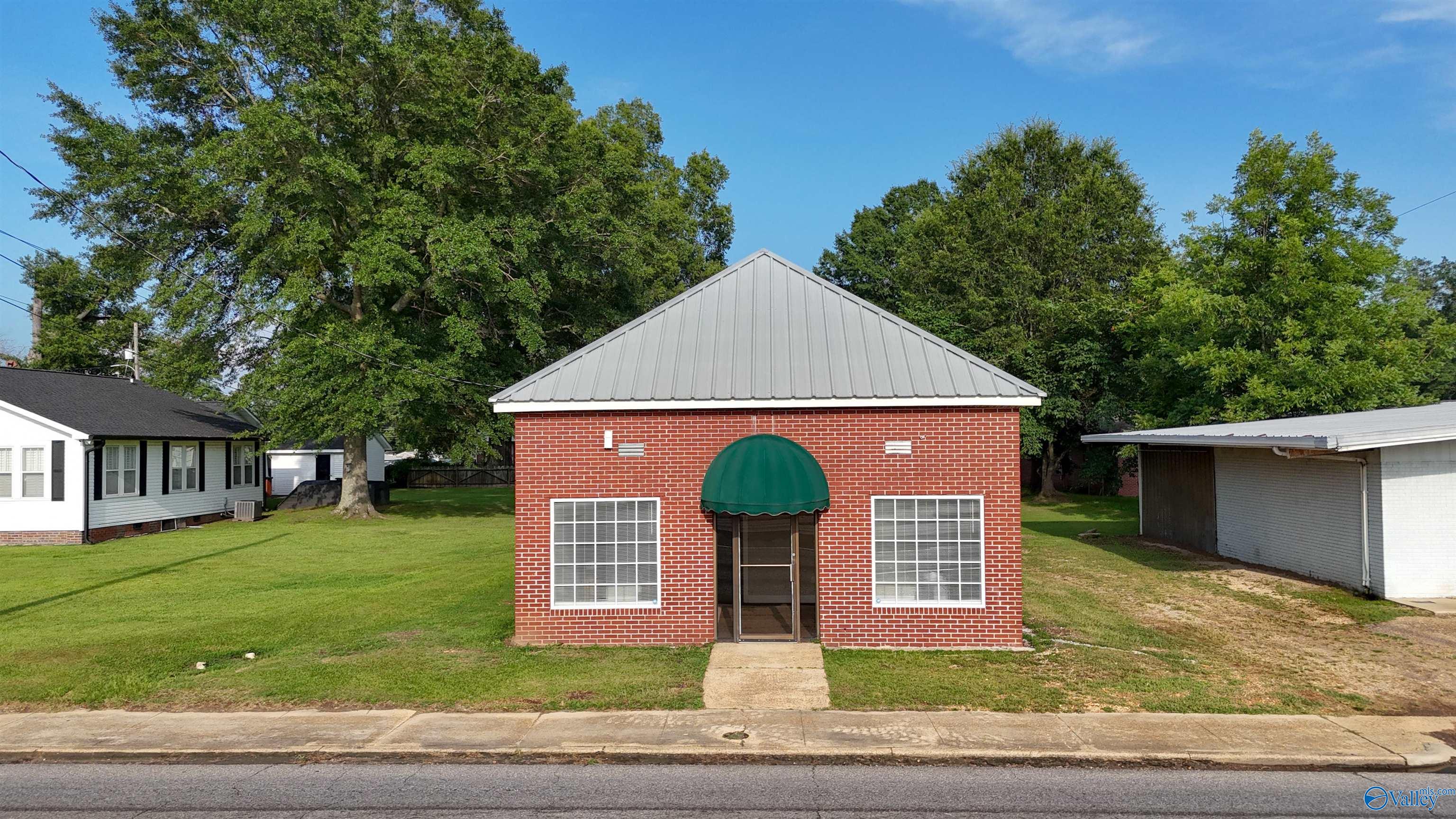 281 Military Street S