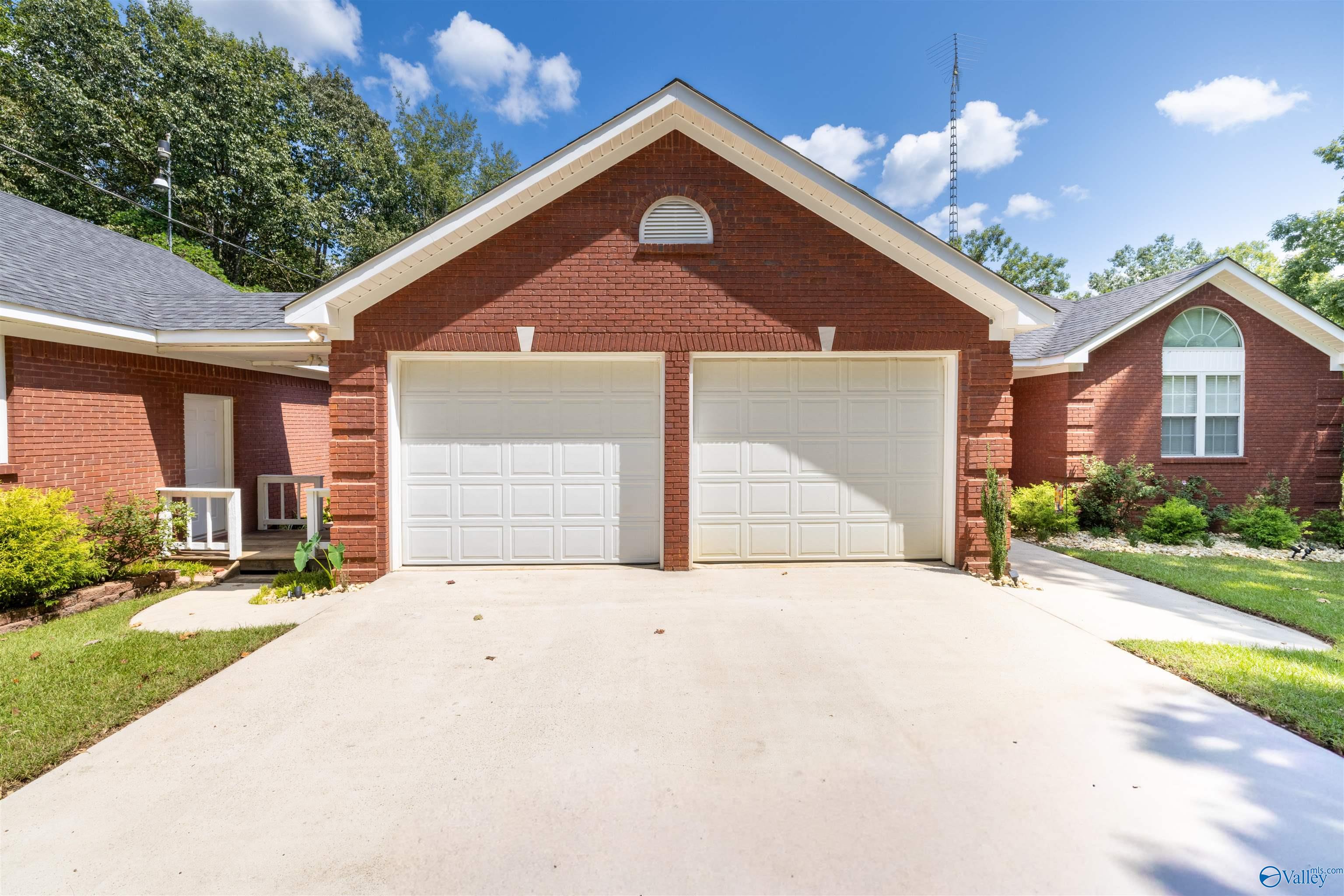 2000 Buttahatchee Drive