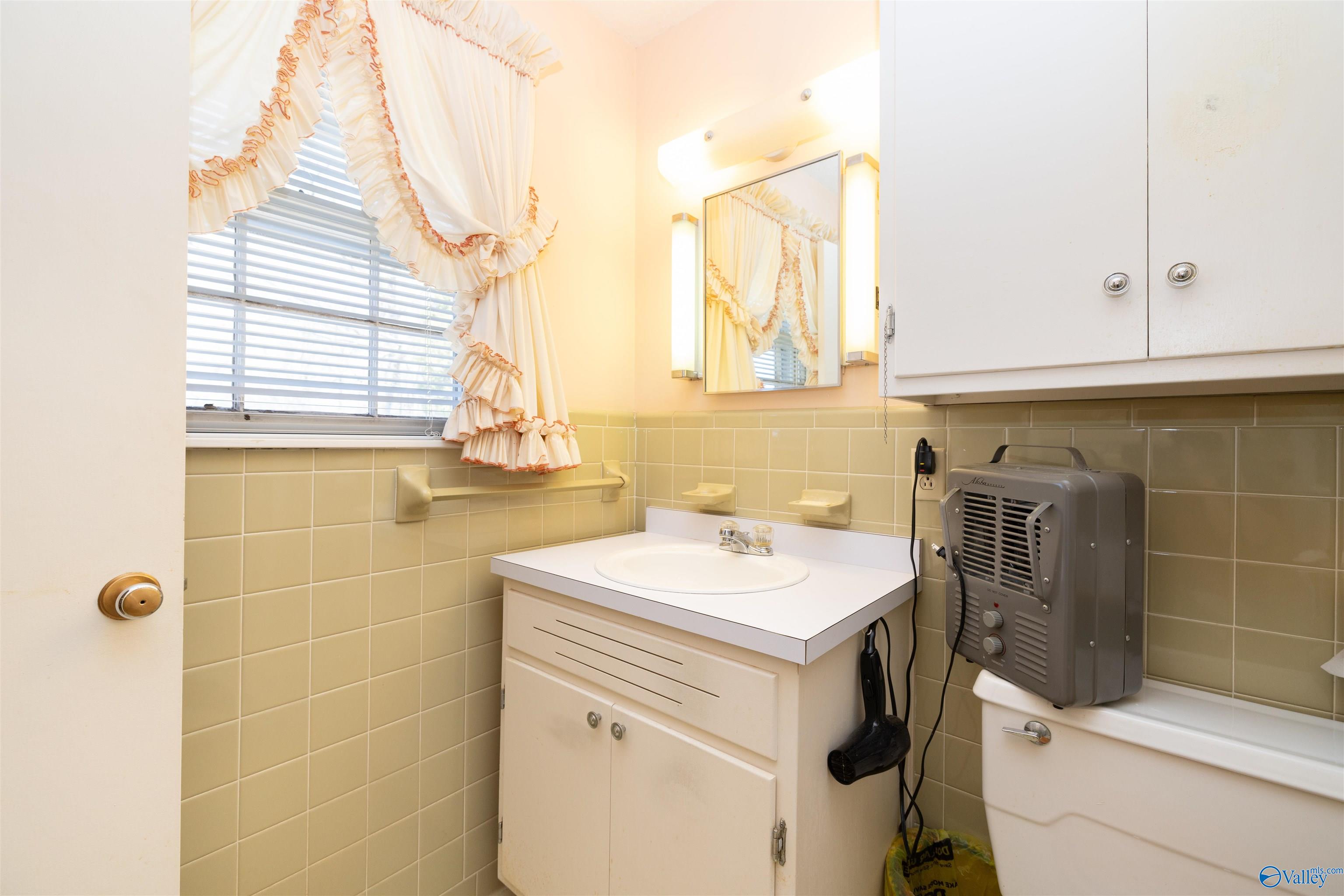 900 County Highway 35