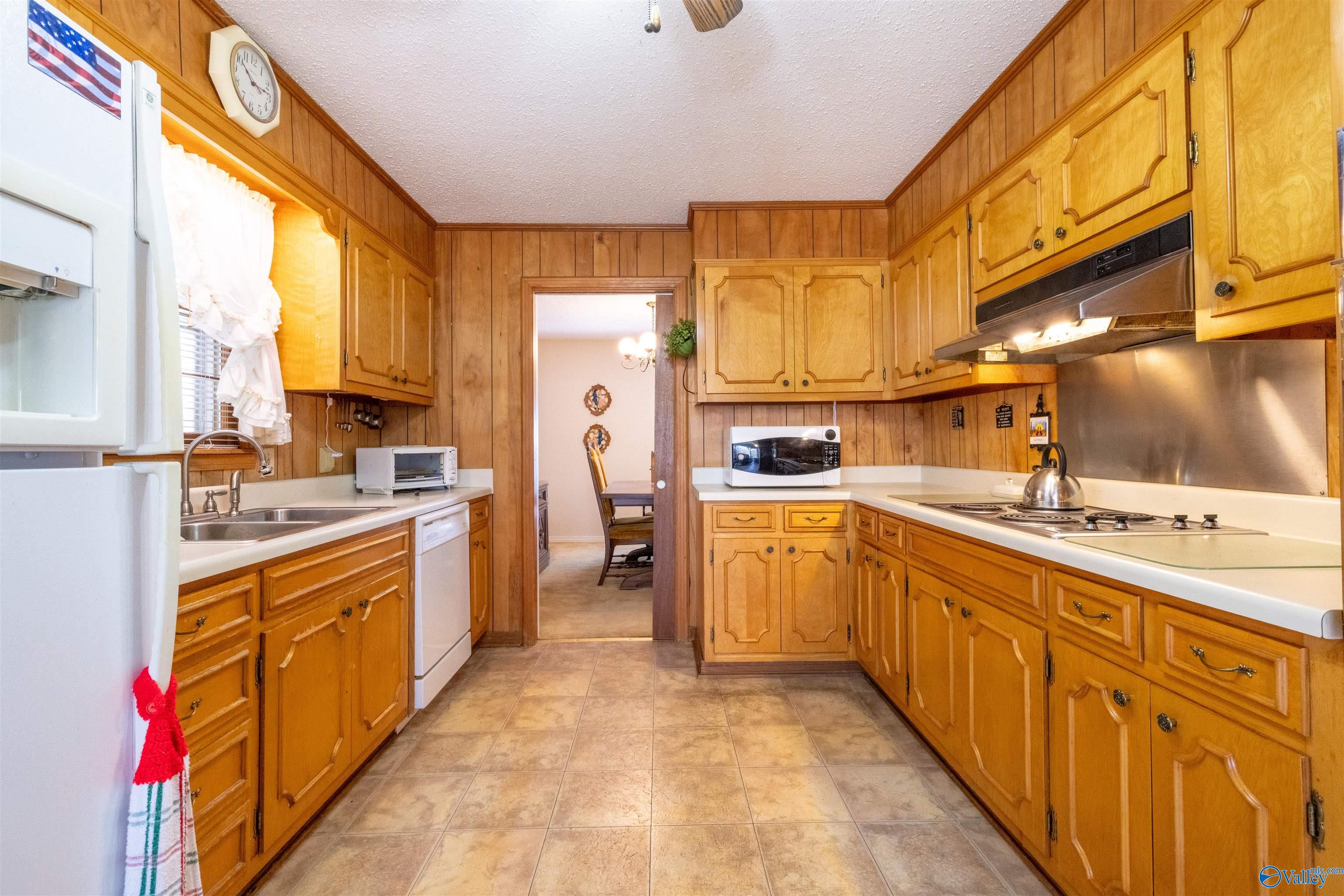 900 County Highway 35