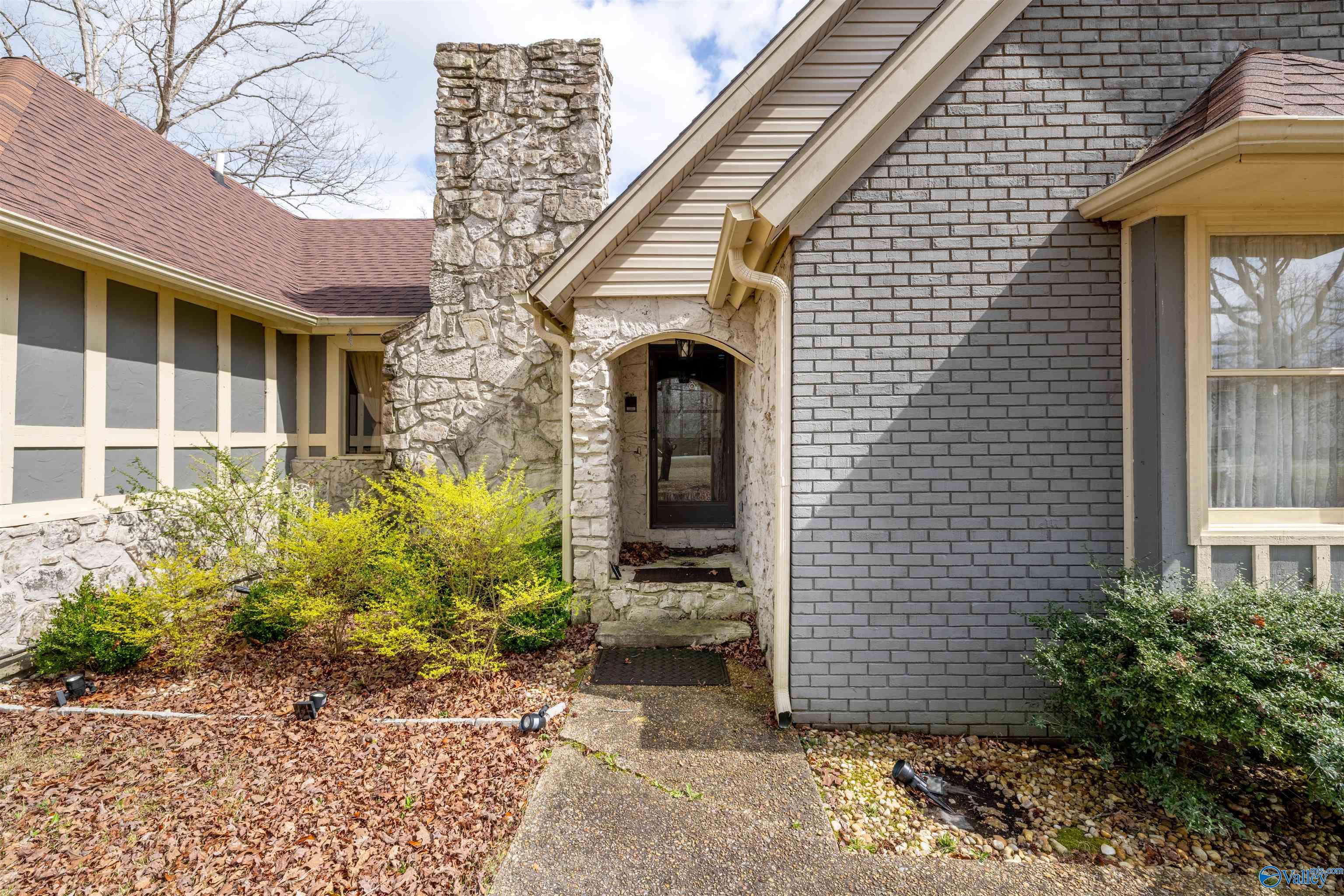 1190 Grandview Drive