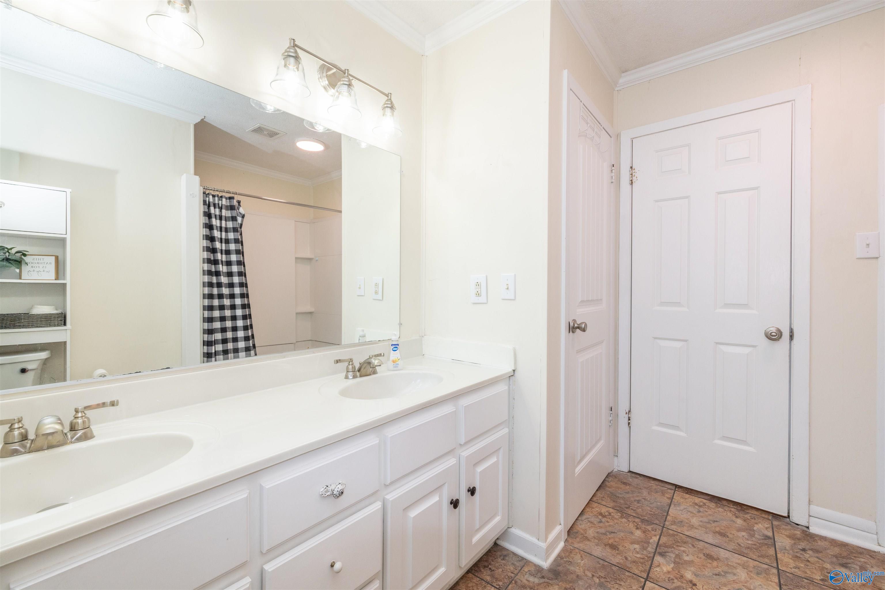 350 Lakeview Drive
