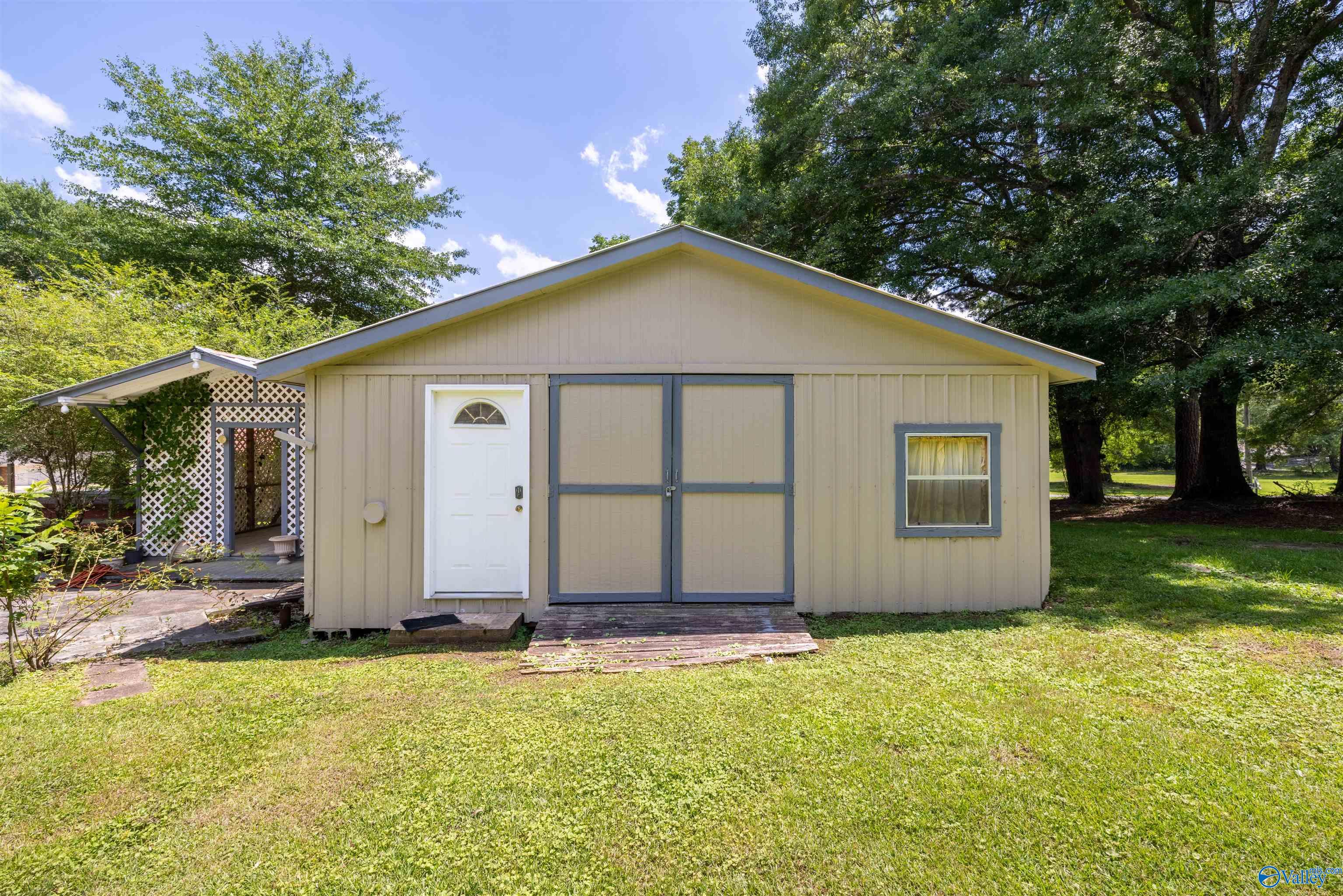 350 Lakeview Drive