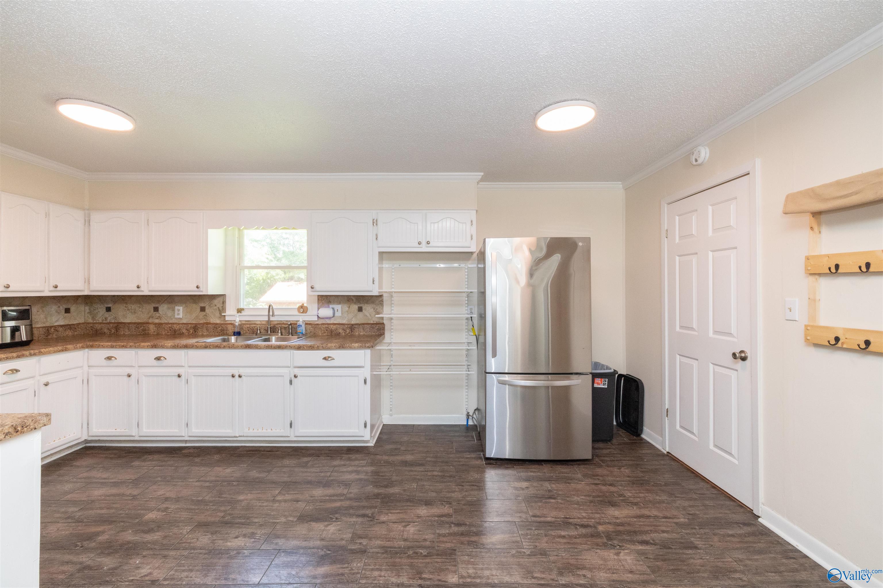 350 Lakeview Drive