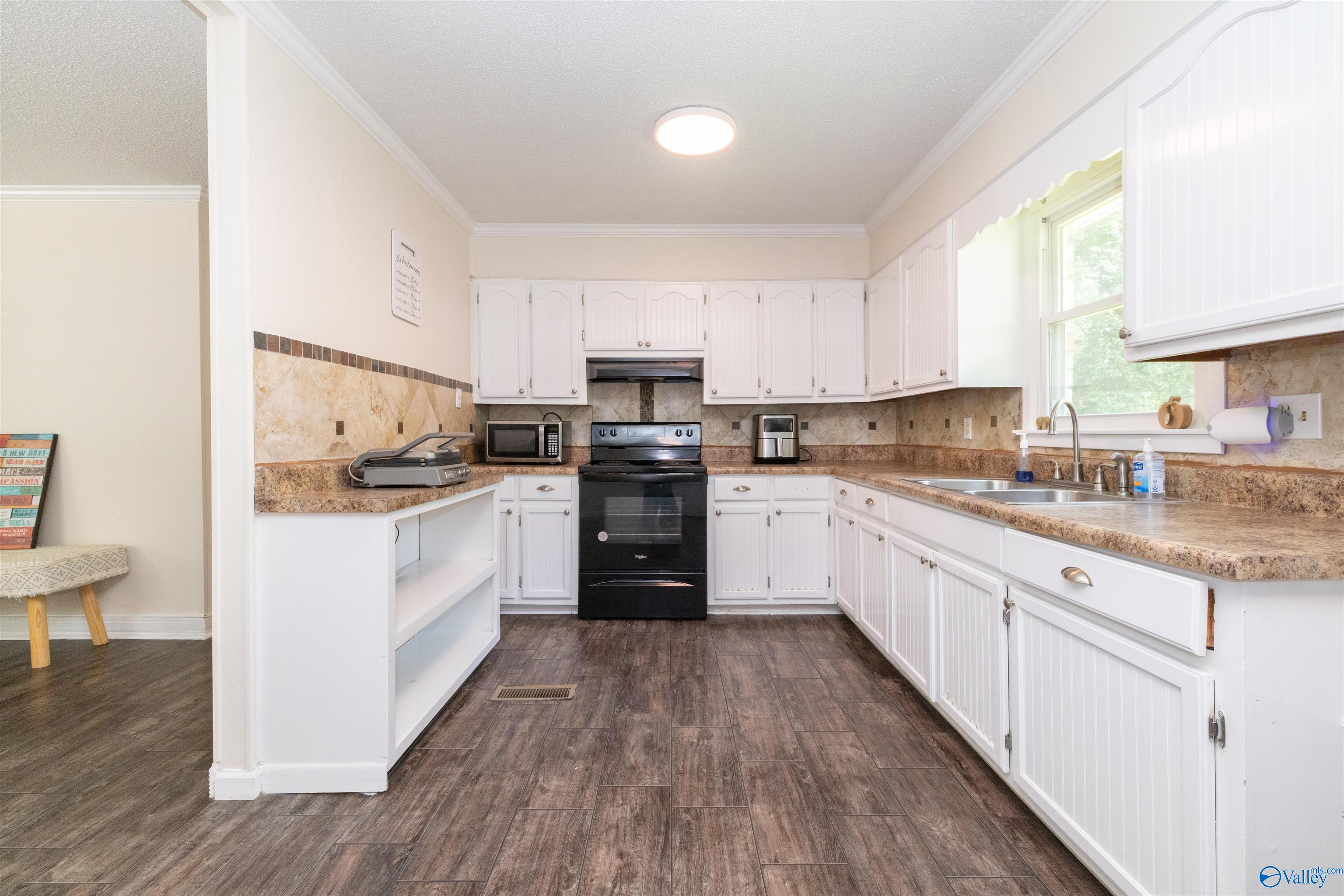 350 Lakeview Drive
