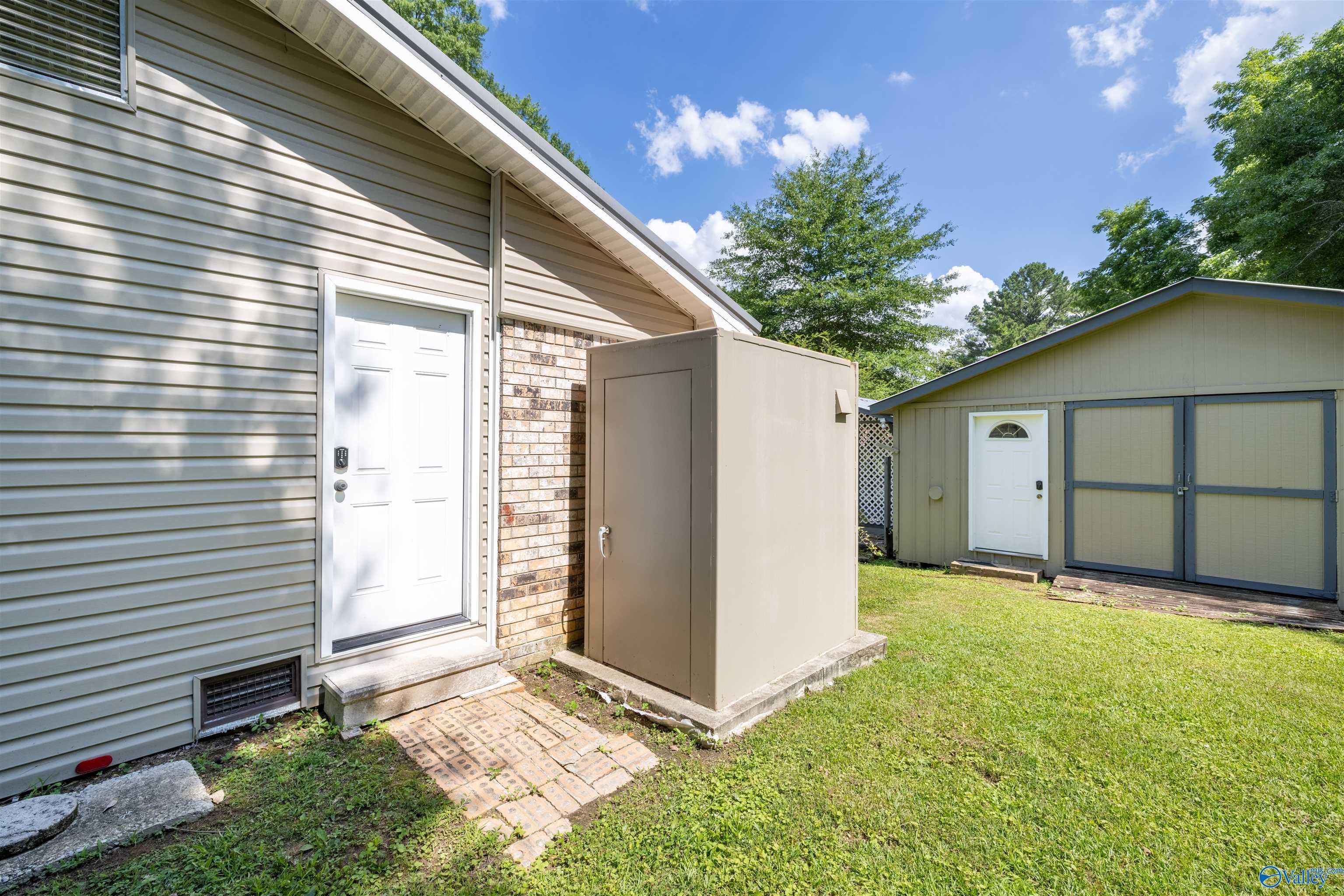 350 Lakeview Drive