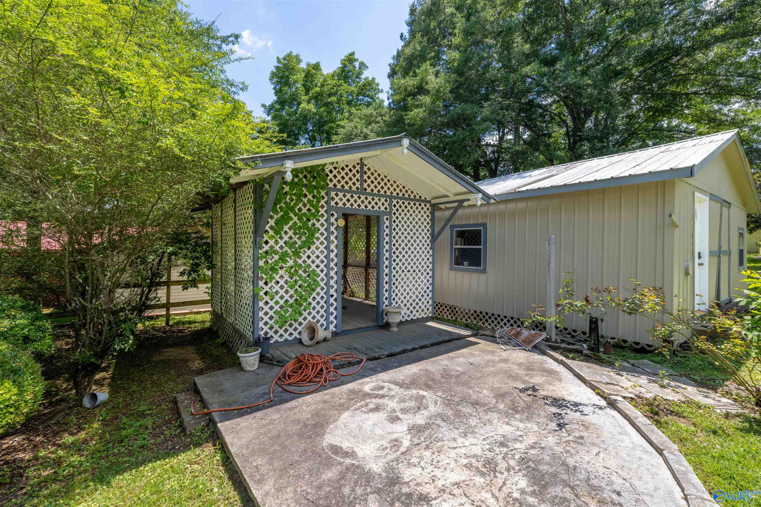 350 Lakeview Drive