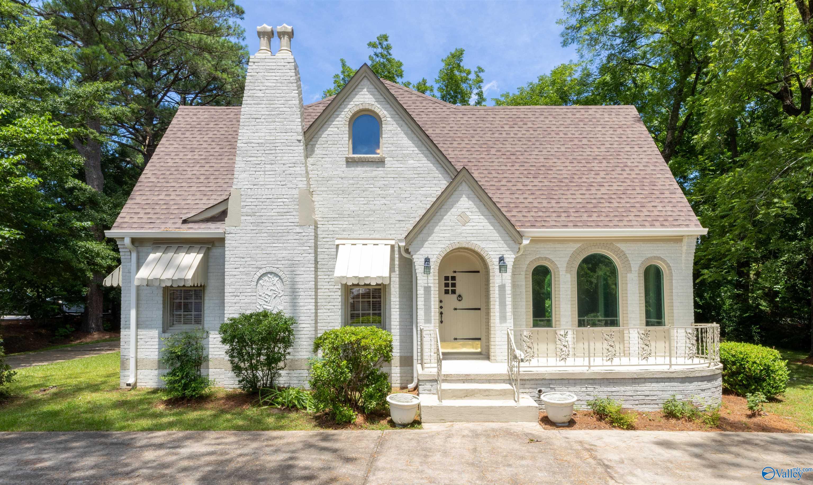 278 Bexar Avenue W