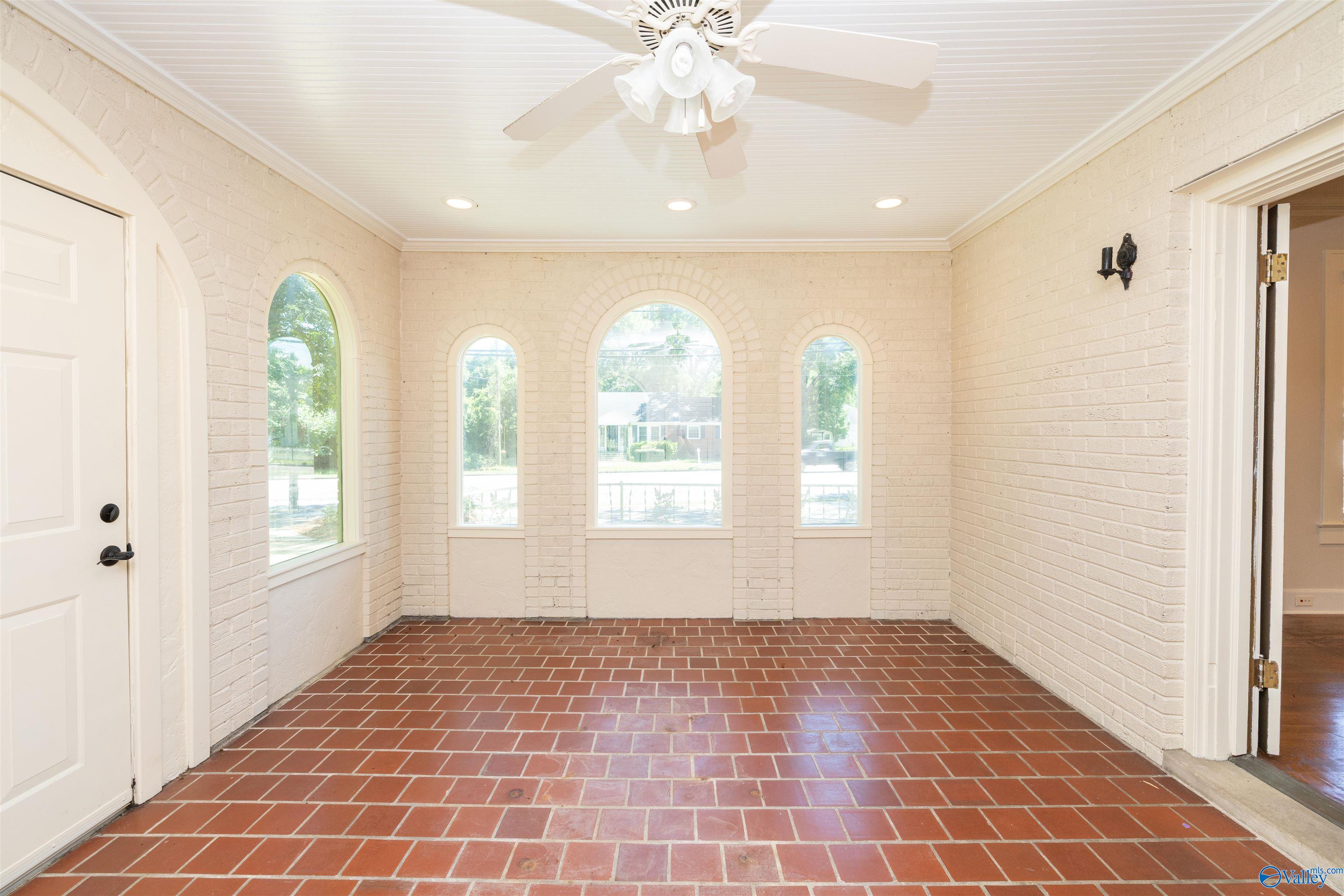 278 Bexar Avenue W