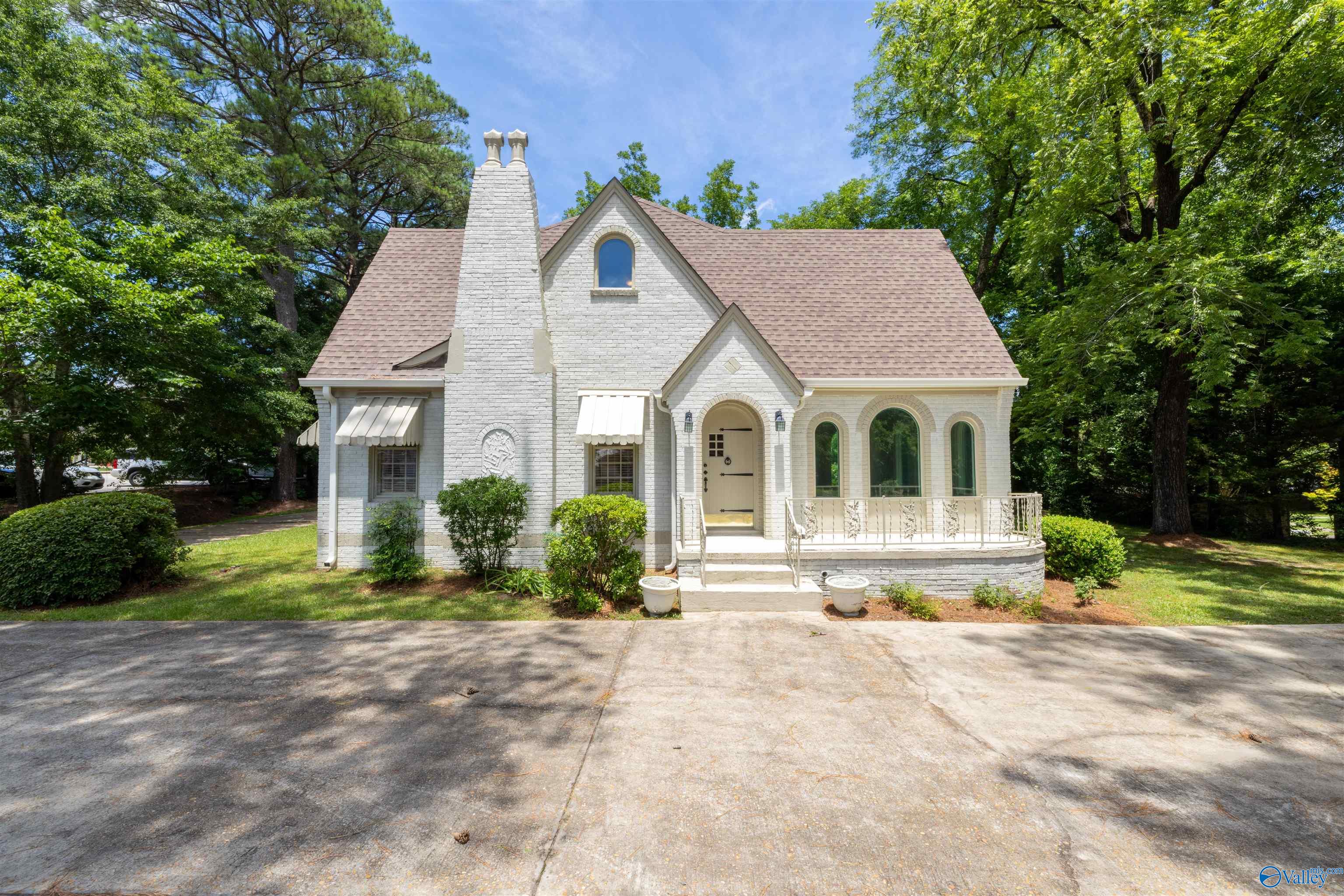 278 Bexar Avenue W