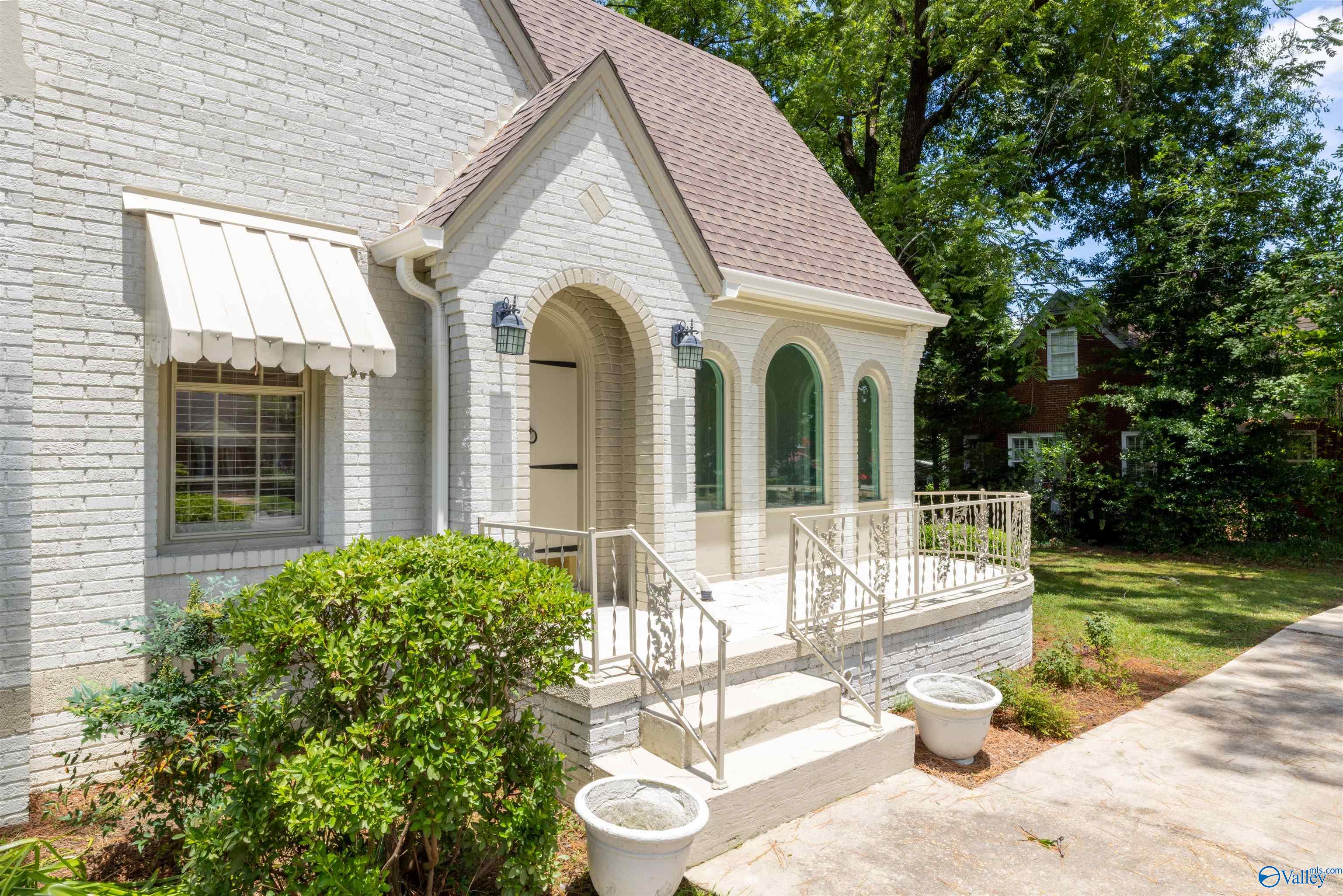 278 Bexar Avenue W