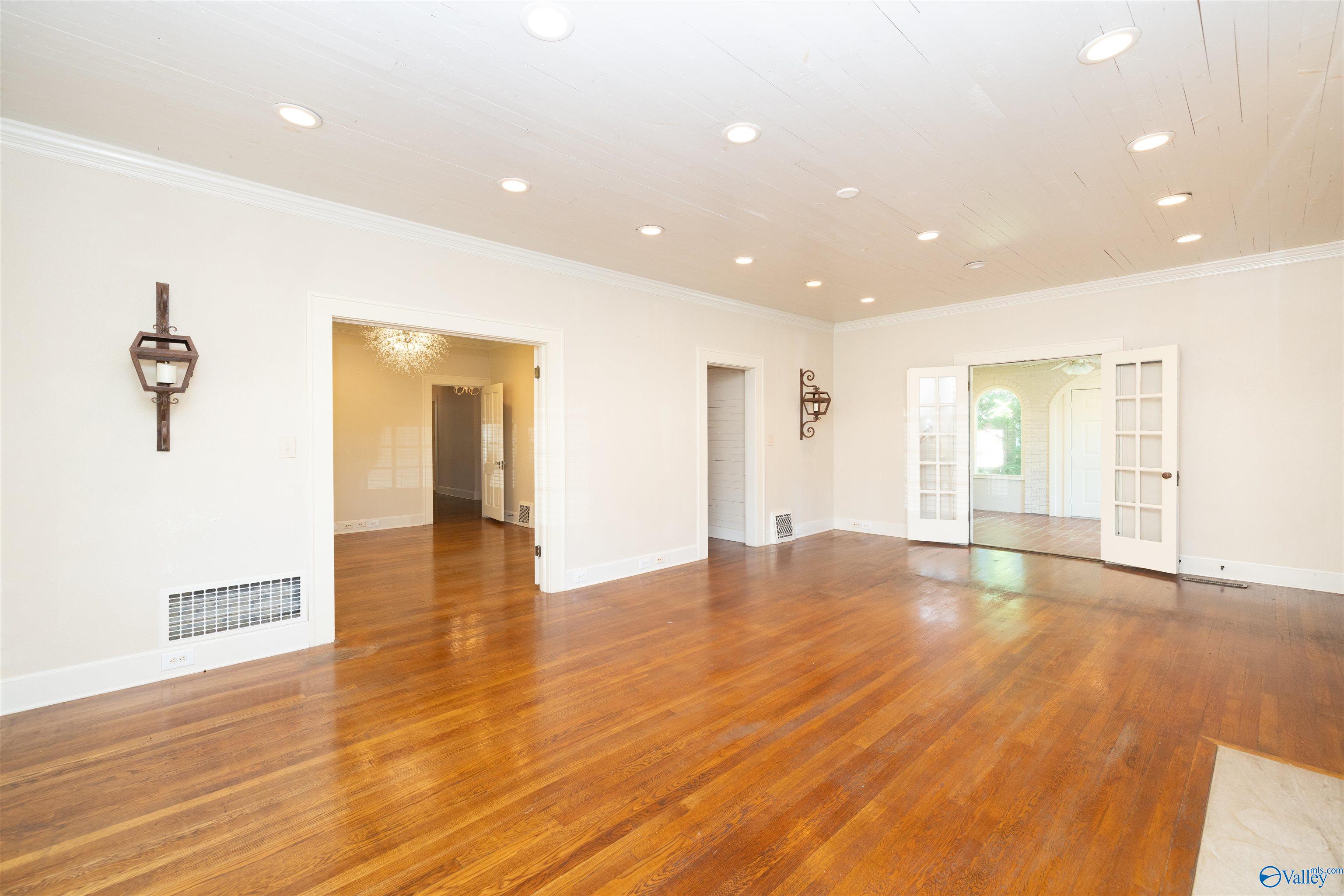 278 Bexar Avenue W