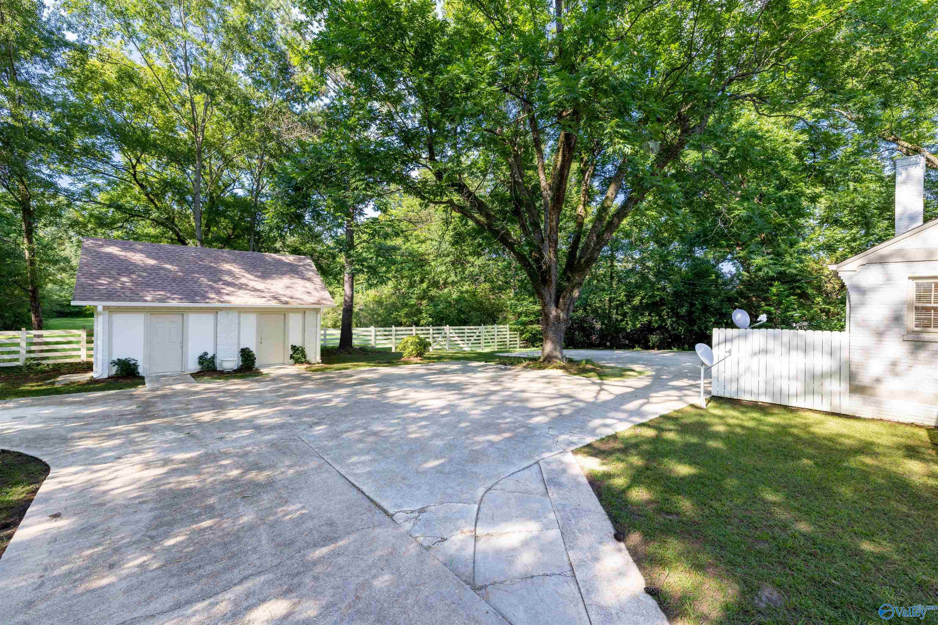 278 Bexar Avenue W