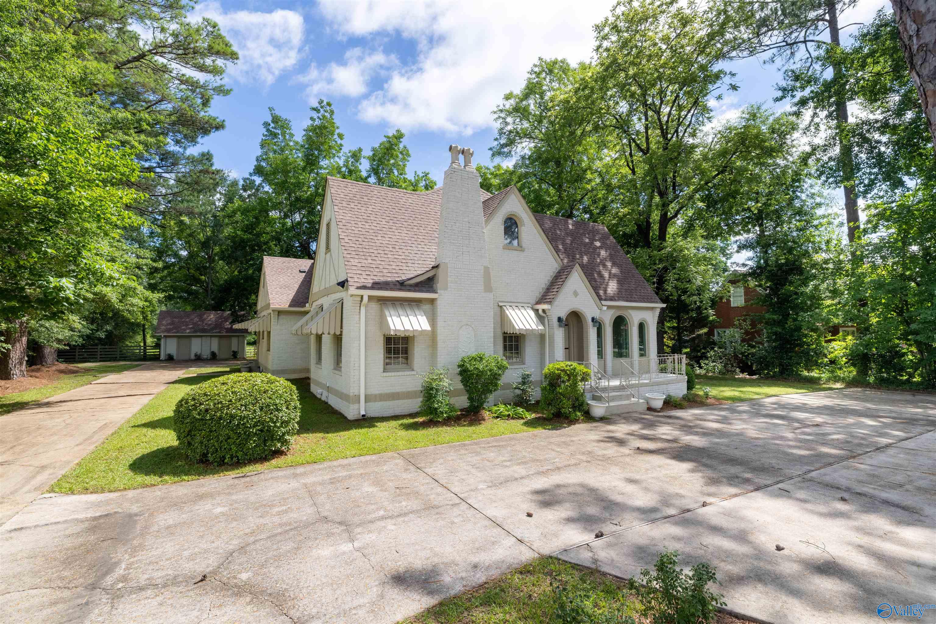 278 Bexar Avenue W