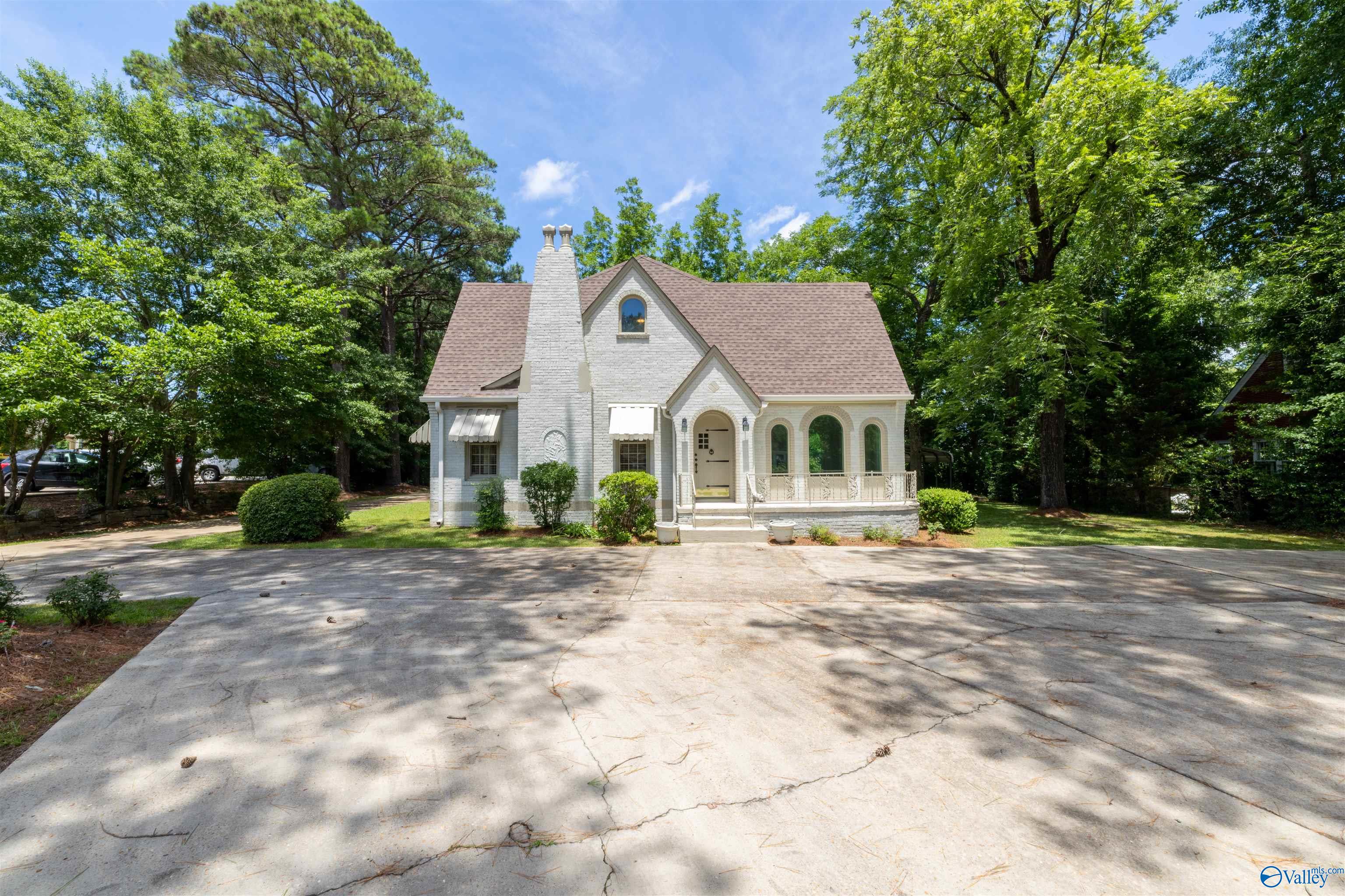 278 Bexar Avenue W
