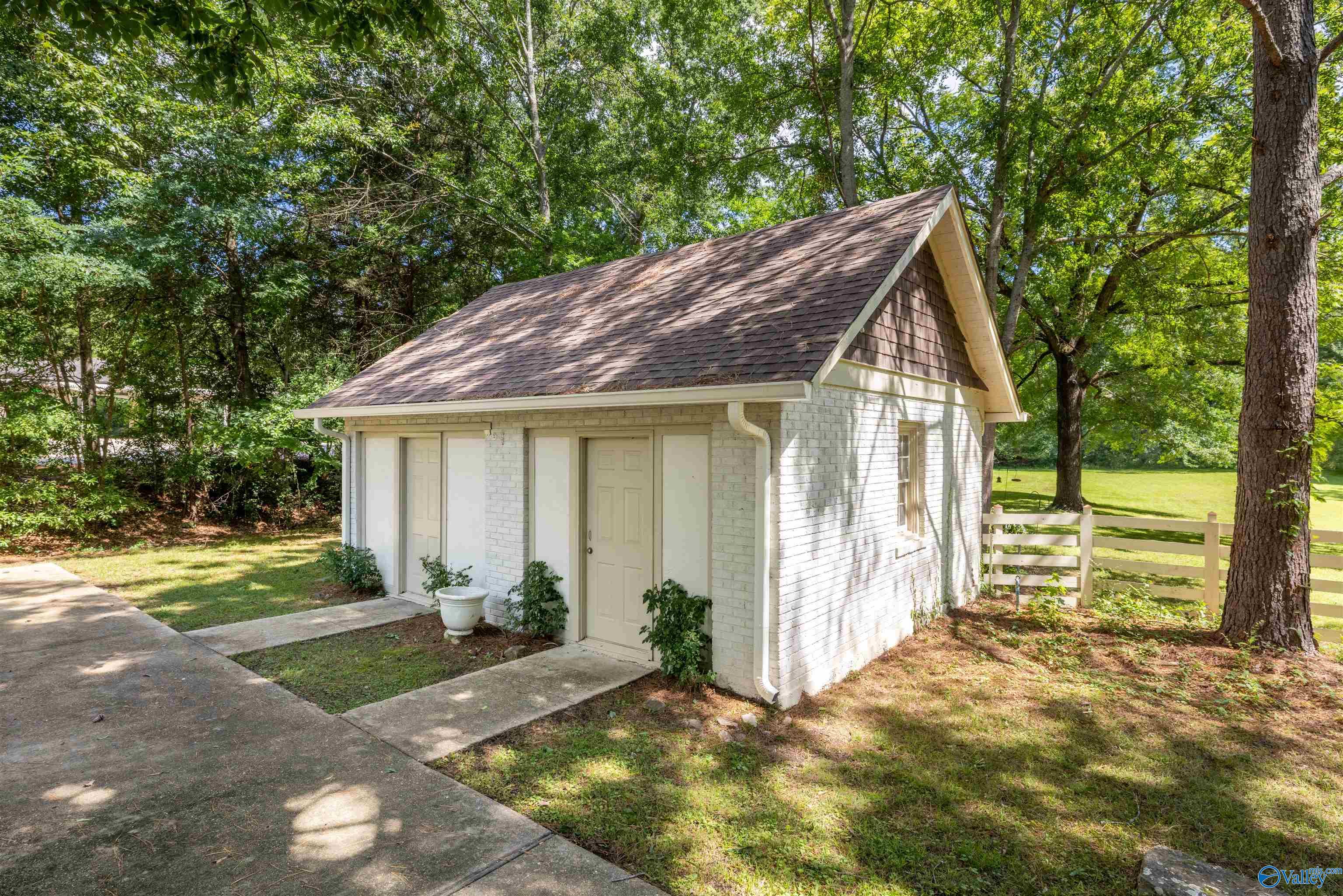 278 Bexar Avenue W