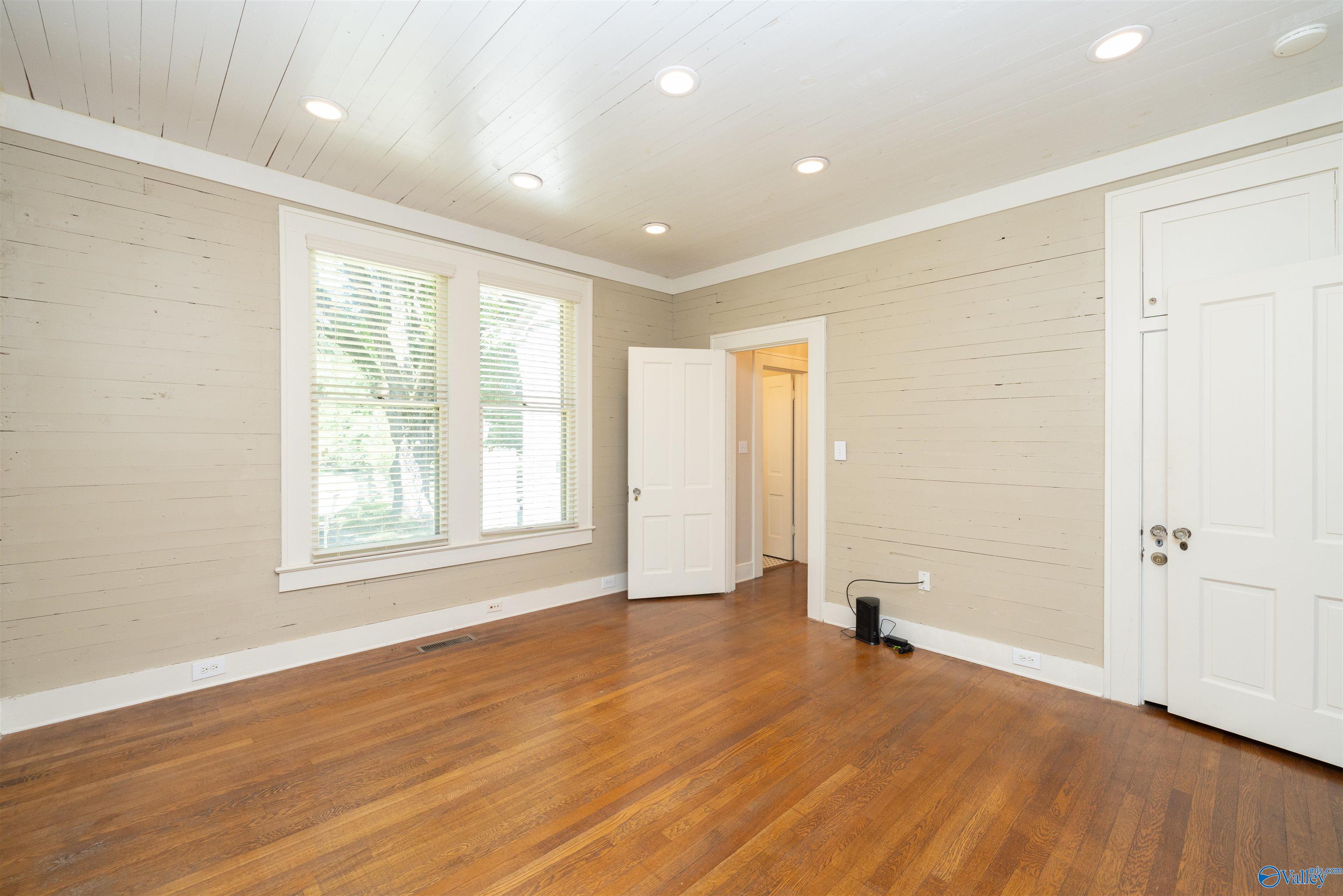 278 Bexar Avenue W